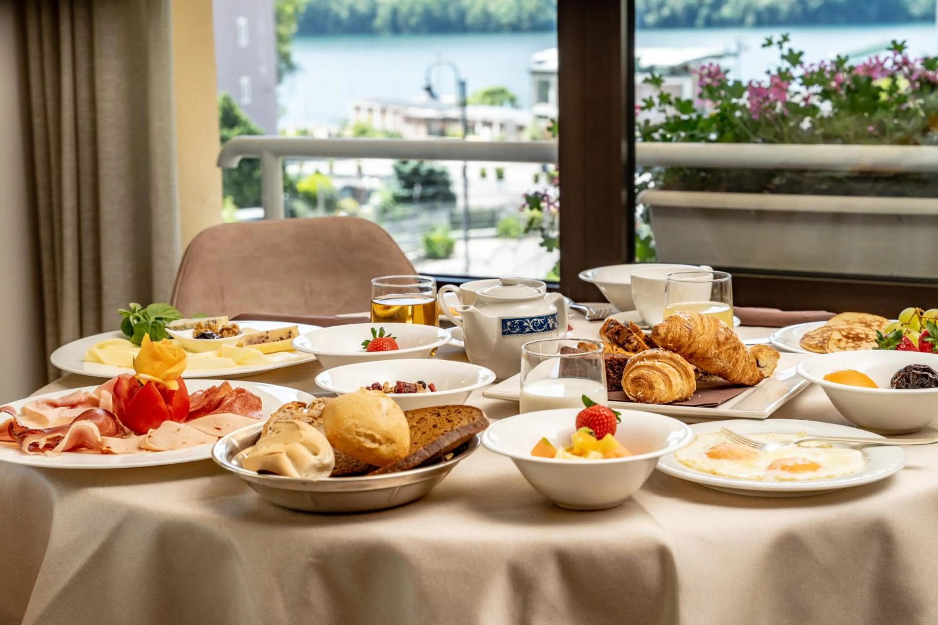 Buffet breakfast in Hotel Ambassador