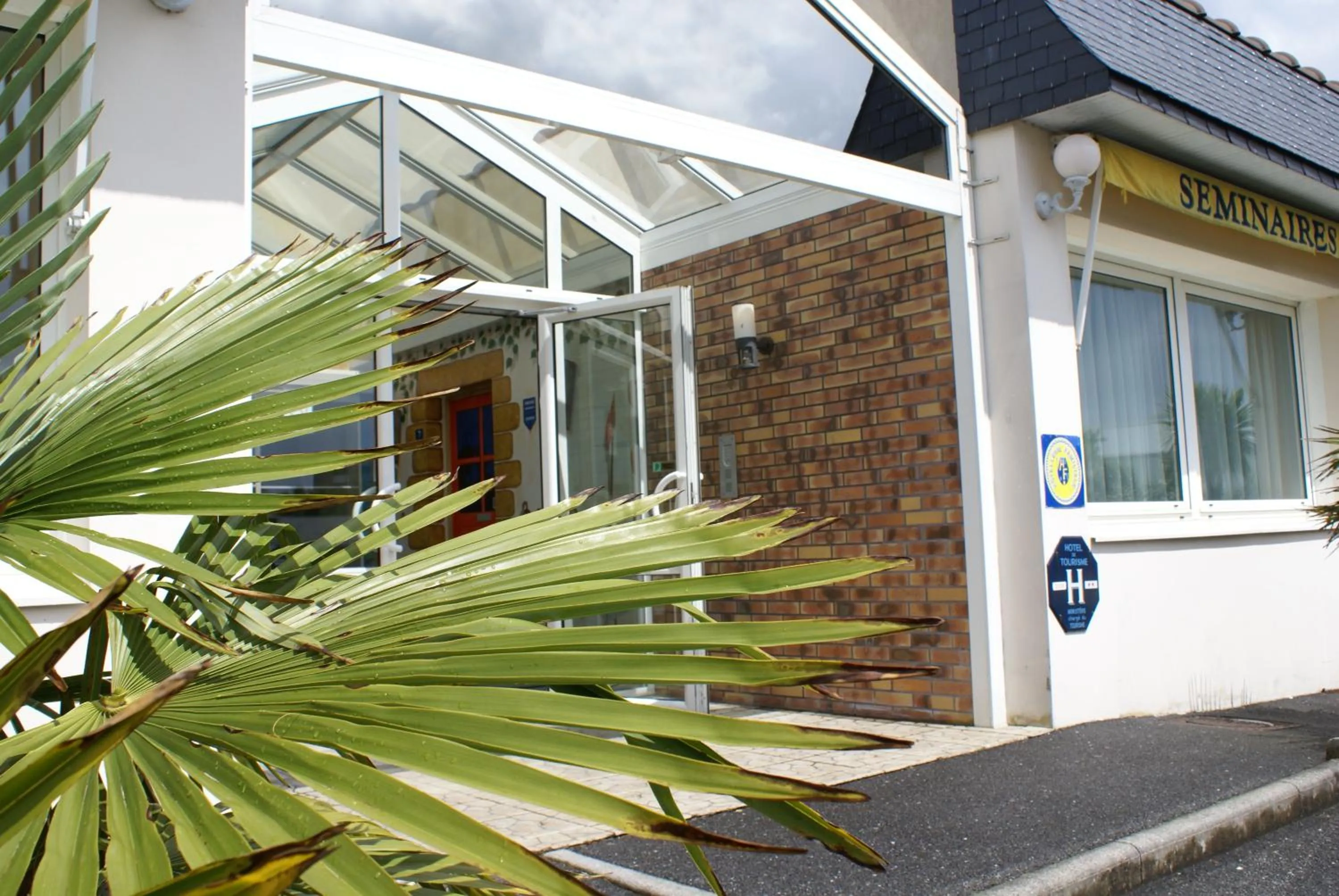 Facade/entrance in Hôtel Fontaine, Morlaix