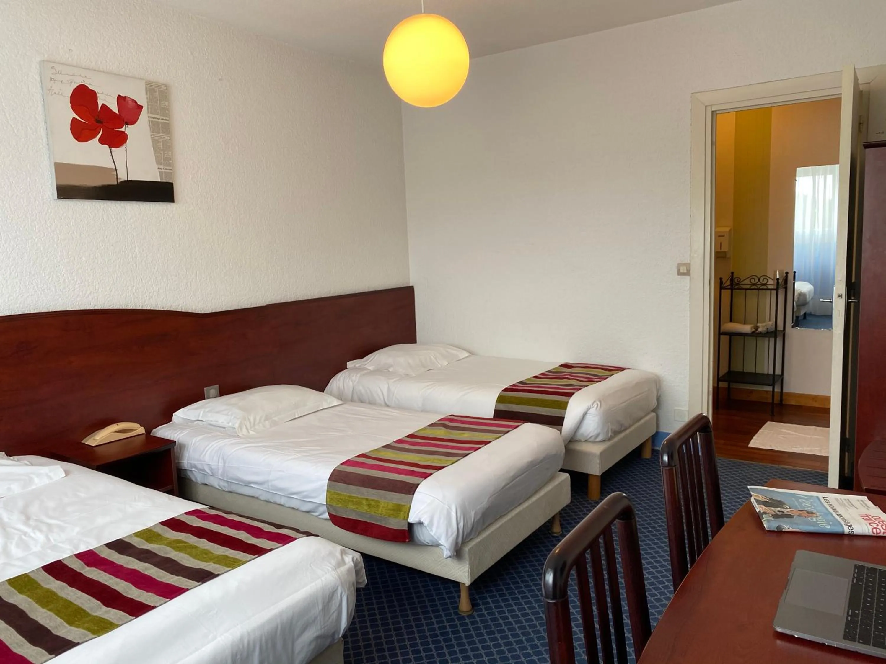 Bed in Hôtel Fontaine, Morlaix