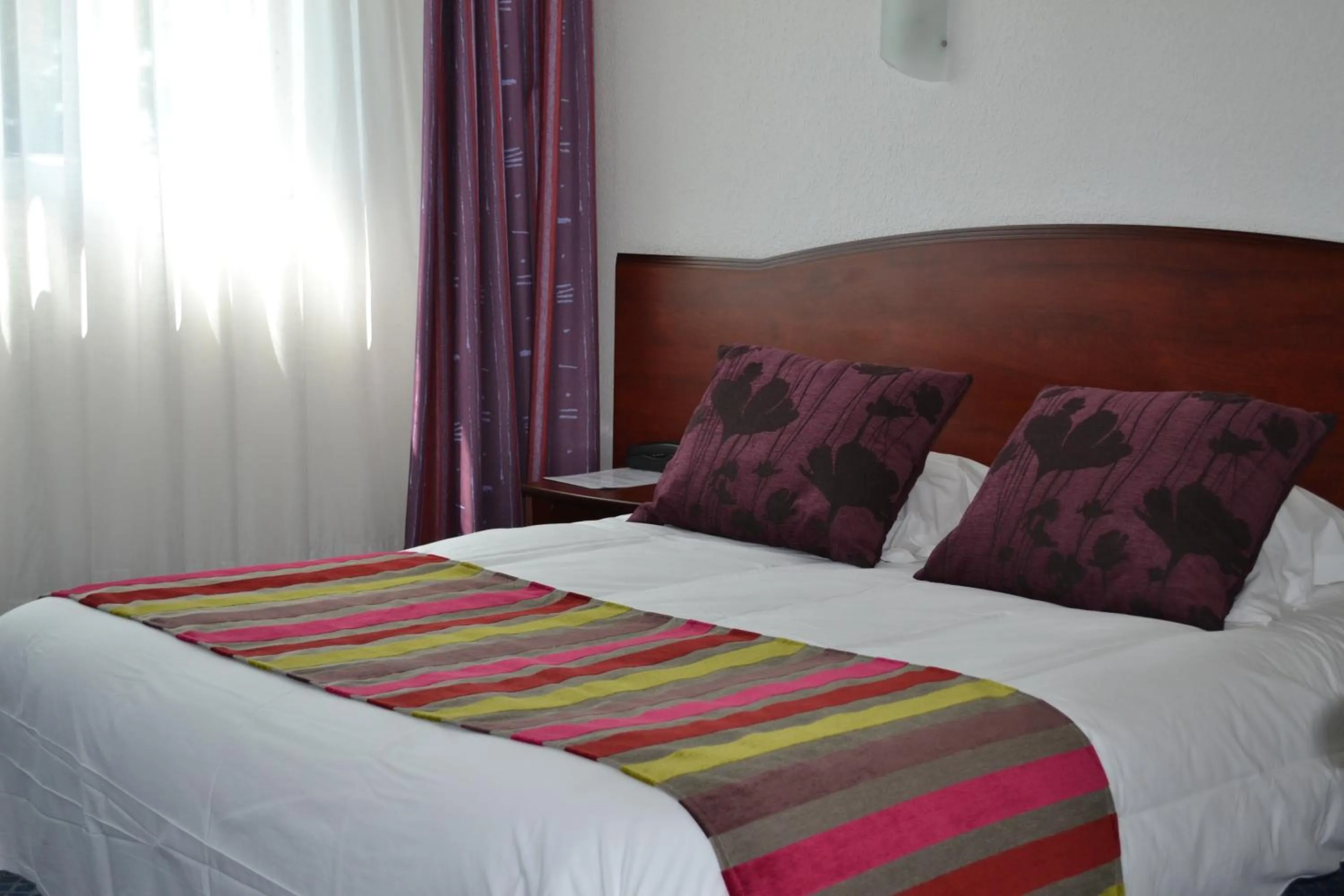 Bed in Hôtel Fontaine, Morlaix