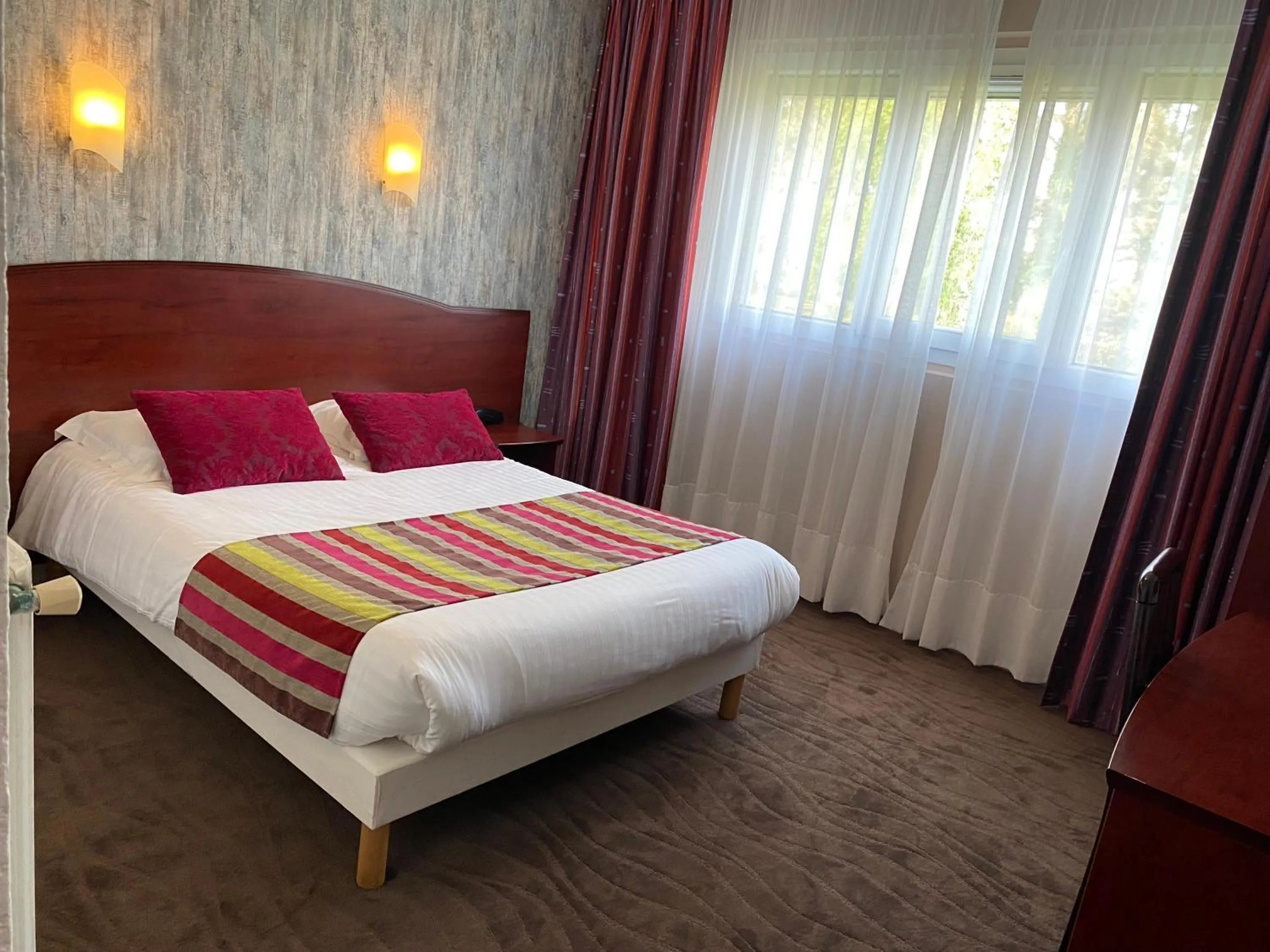 Bed in Hôtel Fontaine, Morlaix