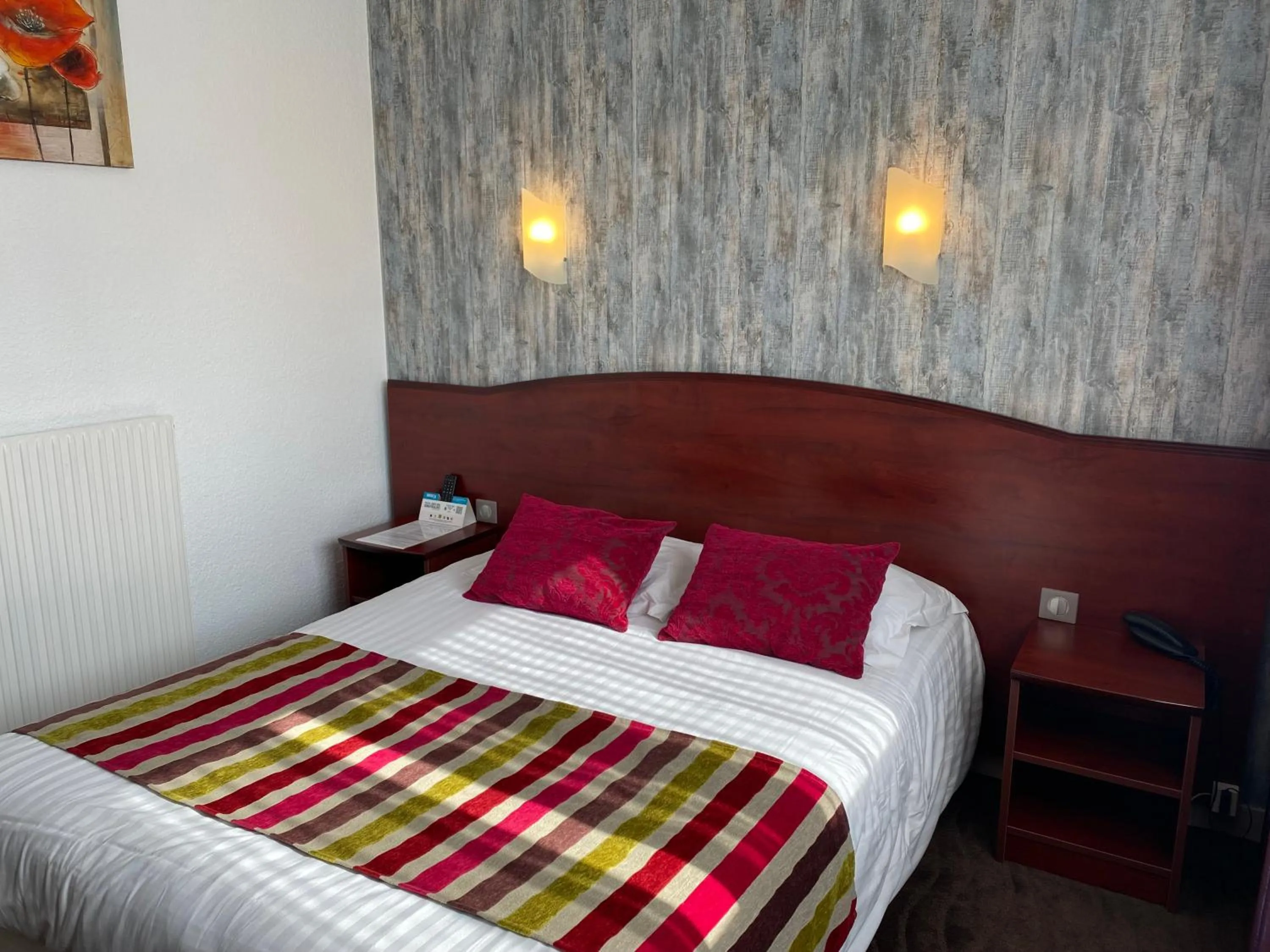 Bed in Hôtel Fontaine, Morlaix