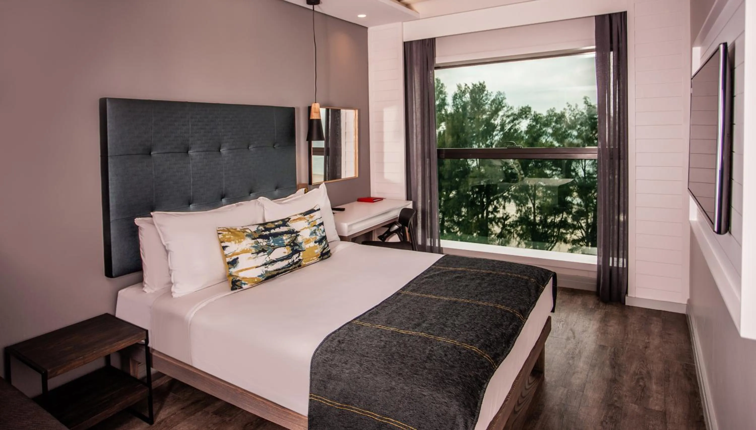 View (from property/room), Bed in StayEasy Maputo