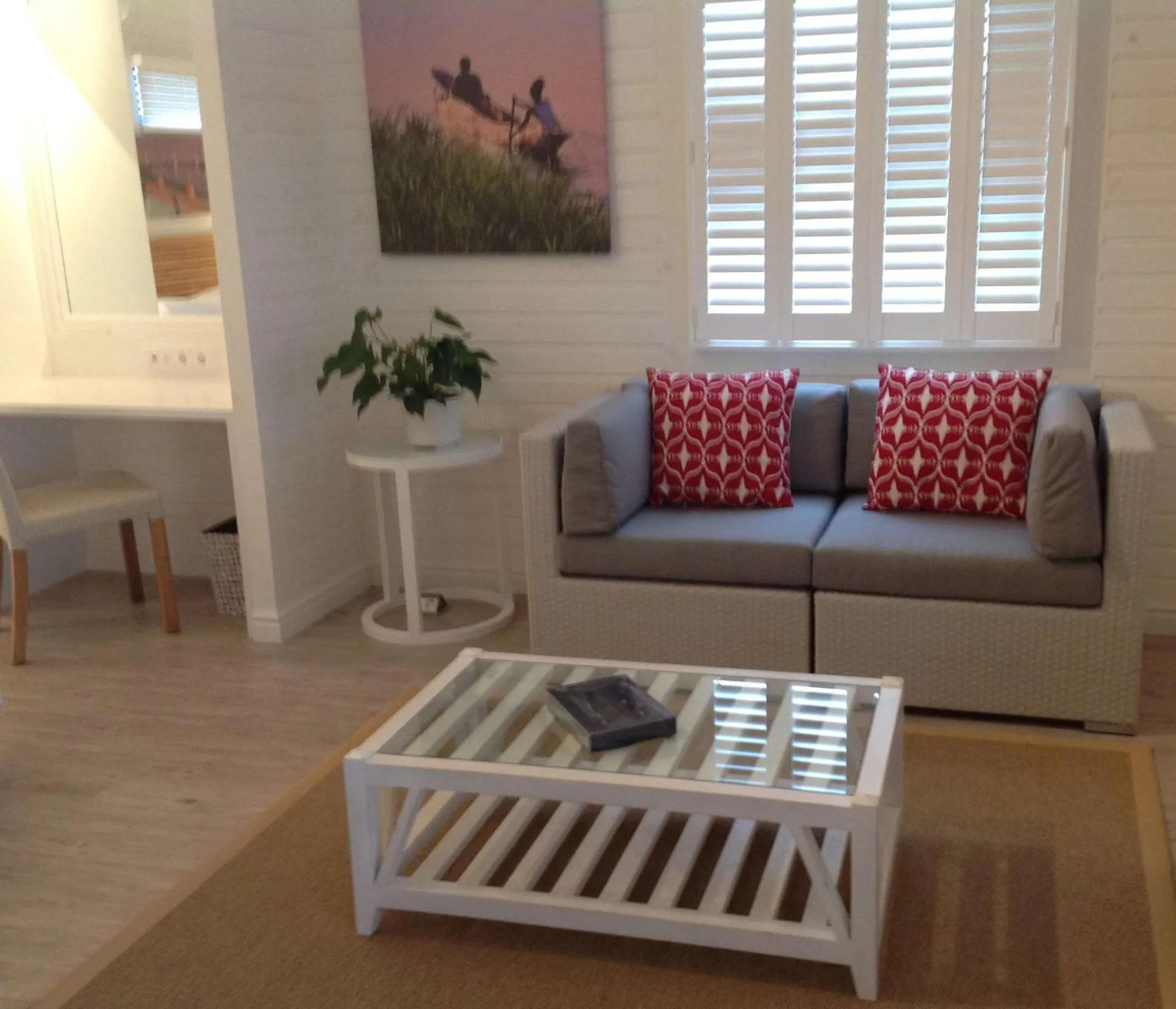 Photo of the whole room in Tete Ferry Sun