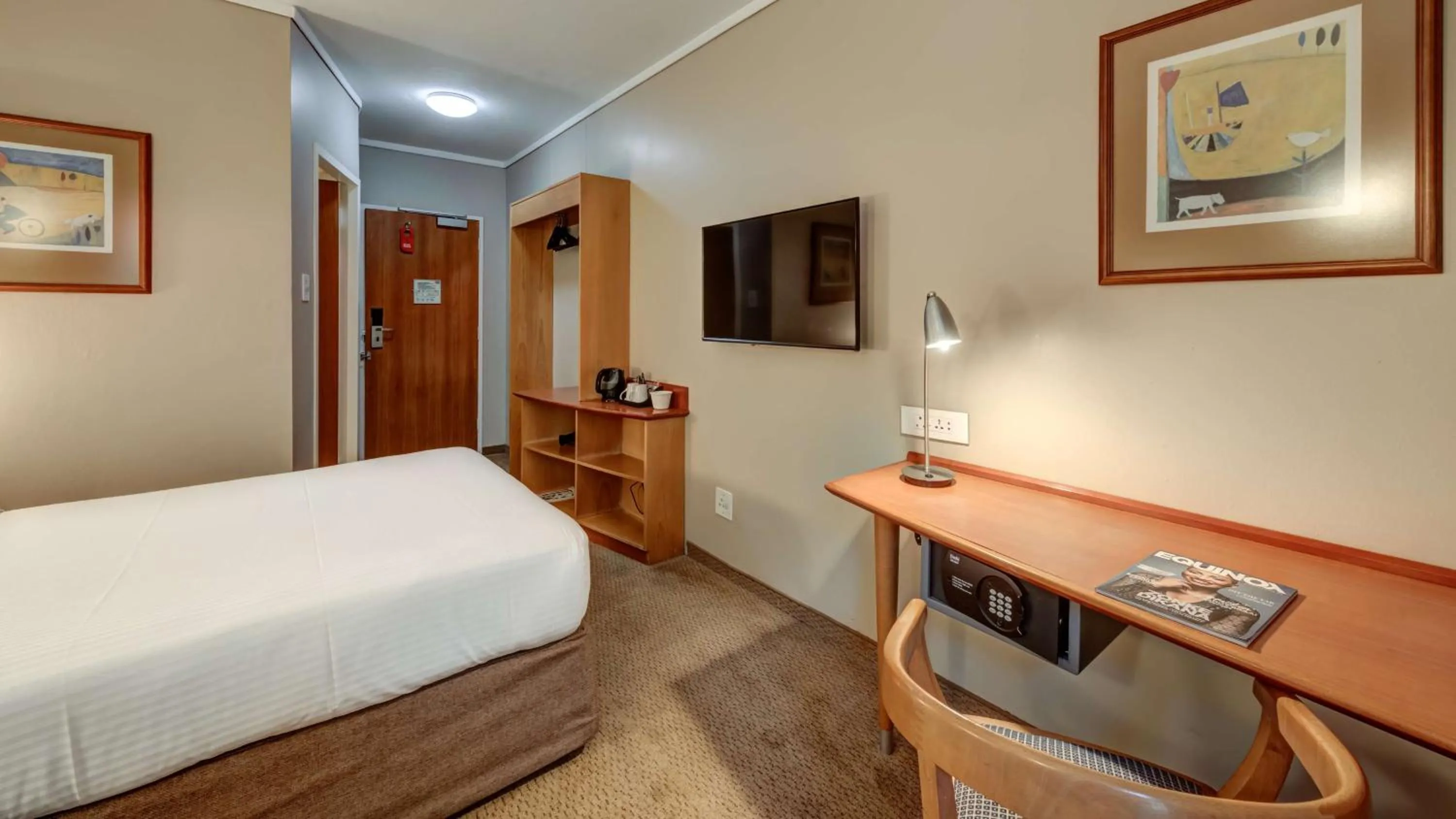 Photo of the whole room, Bed in StayEasy Pretoria