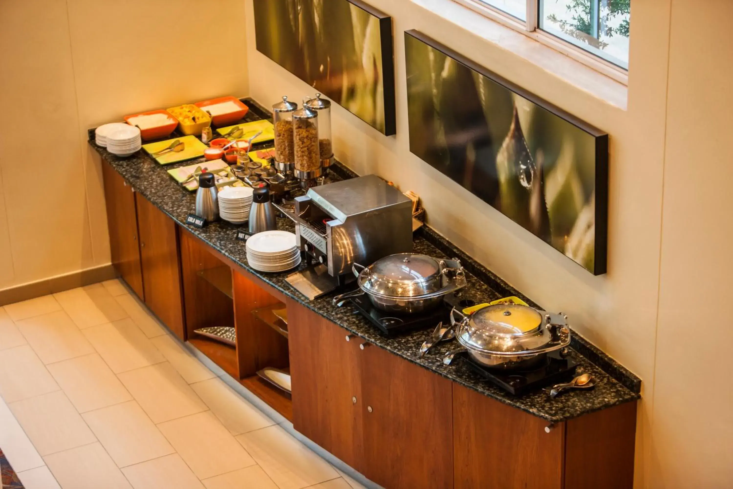 Restaurant/places to eat in StayEasy Pretoria Restaurant/places to eat in StayEasy Pretoria