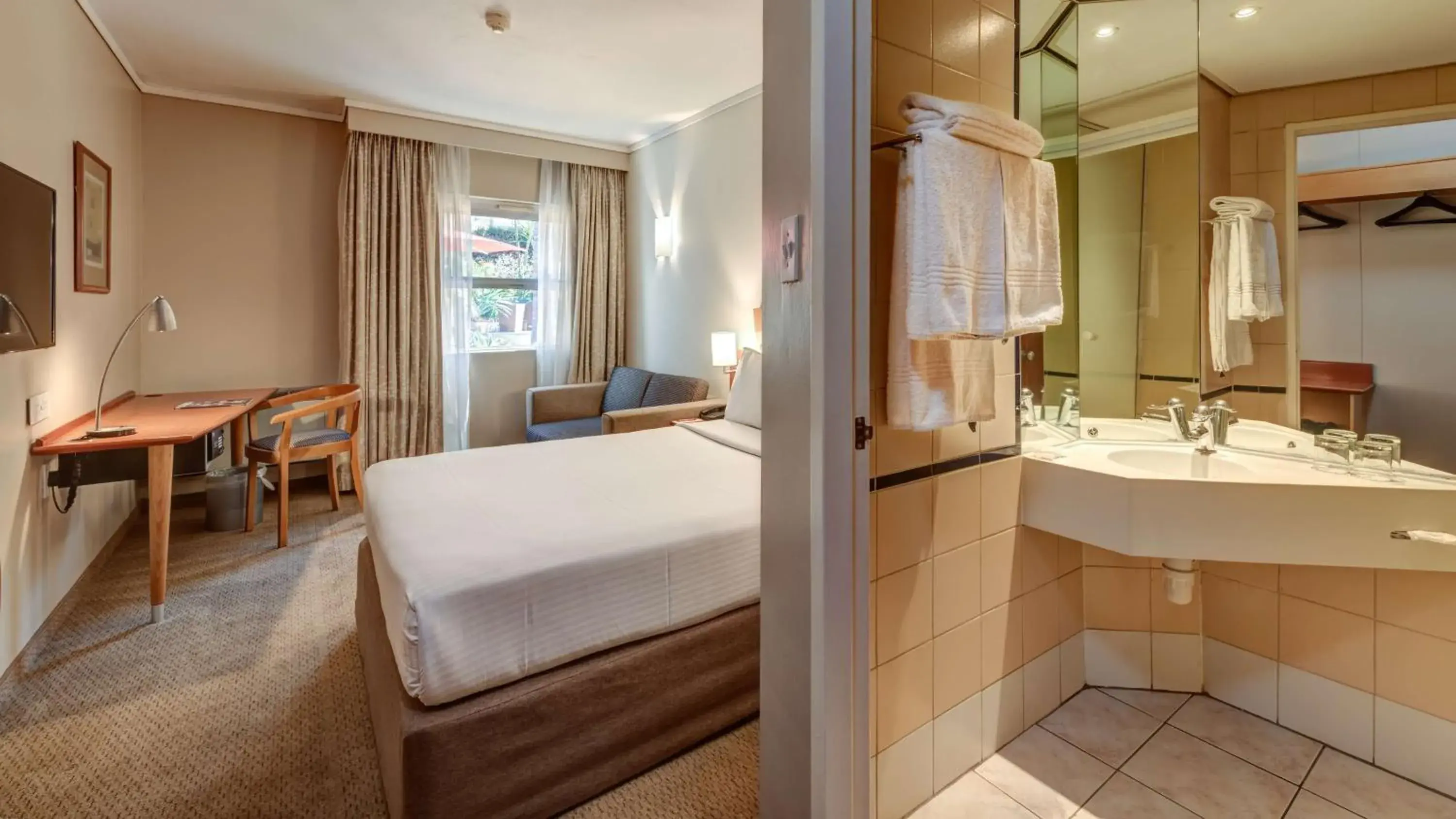 Bed in StayEasy Pretoria Bed in StayEasy Pretoria