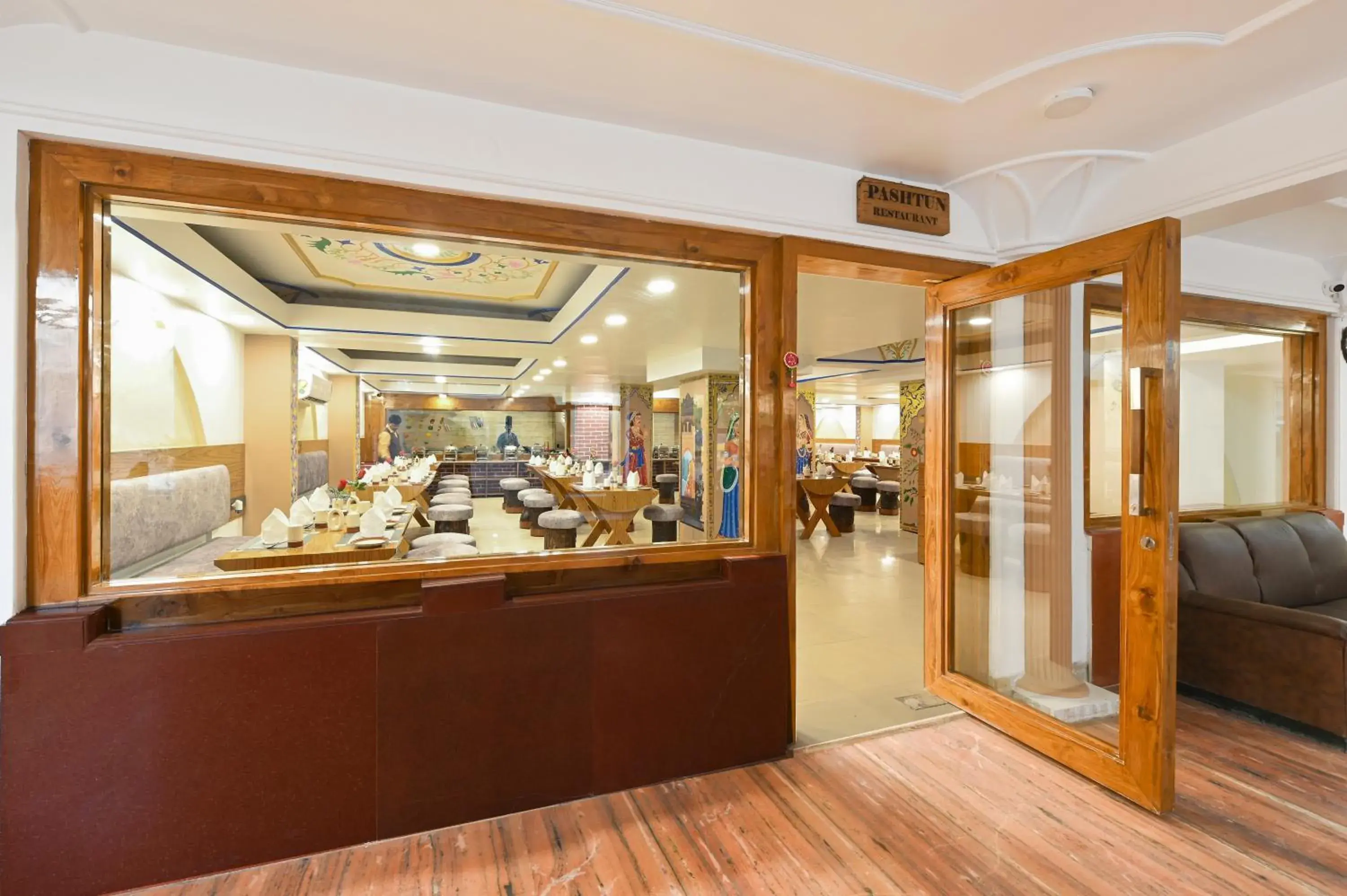 Restaurant/places to eat in Hotel Ganga Ratan Restaurant/places to eat in Hotel Ganga Ratan