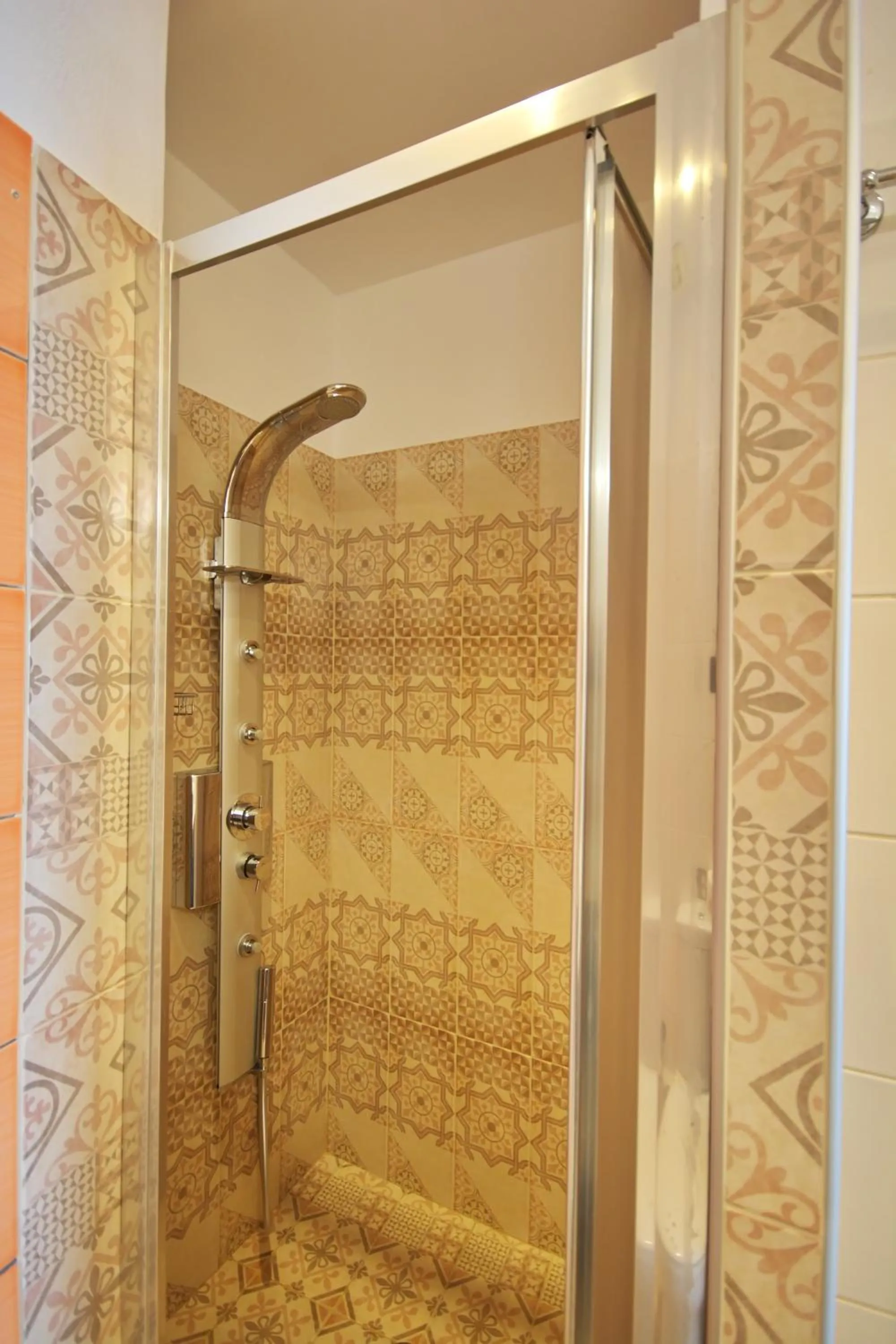 Shower in Pension Votsi