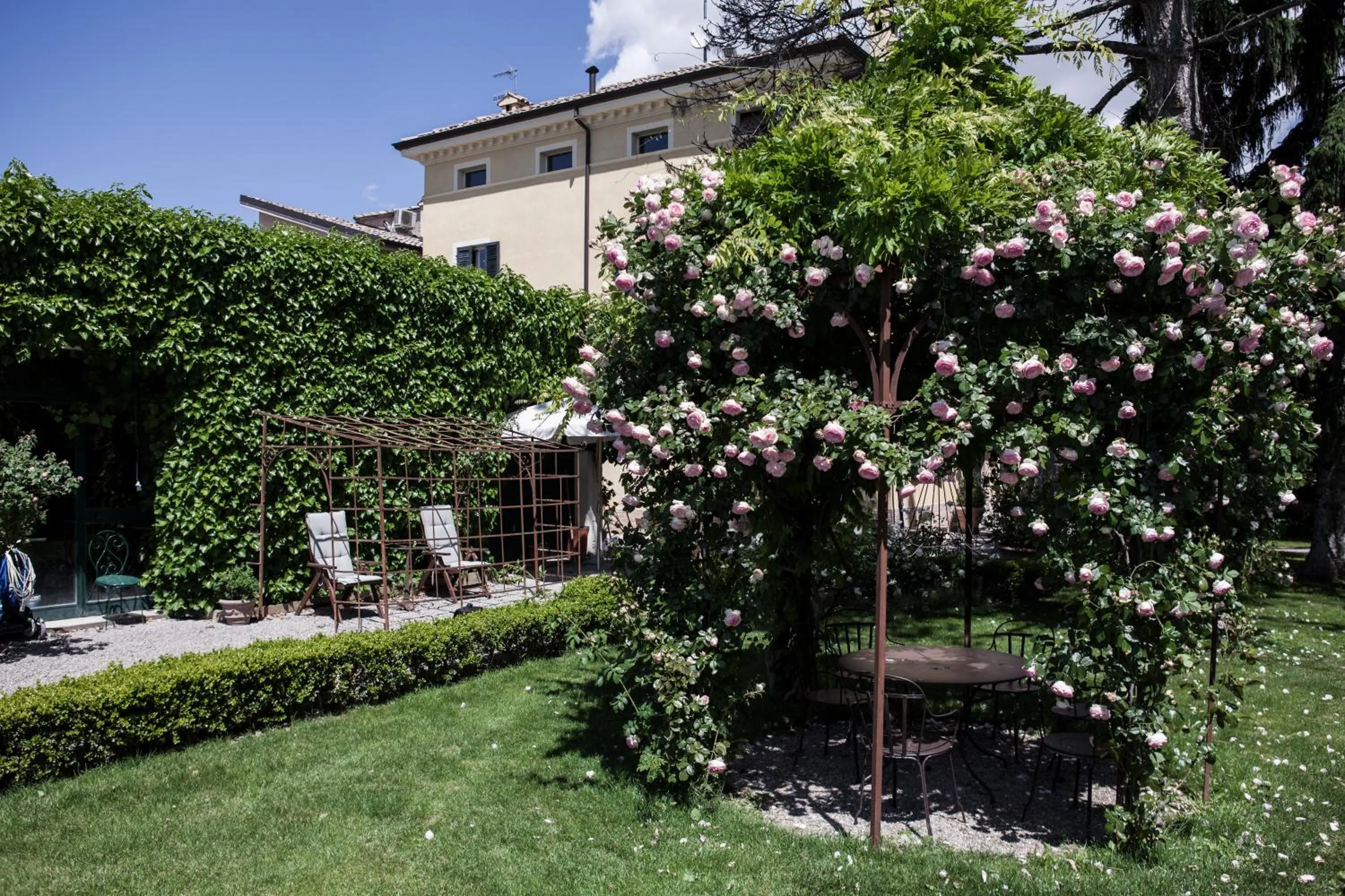 Facade/entrance in Villino di Porporano