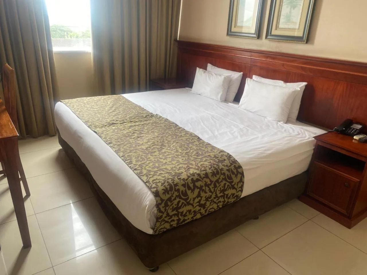 Bedroom, Bed in Emakhosini Hotel On East