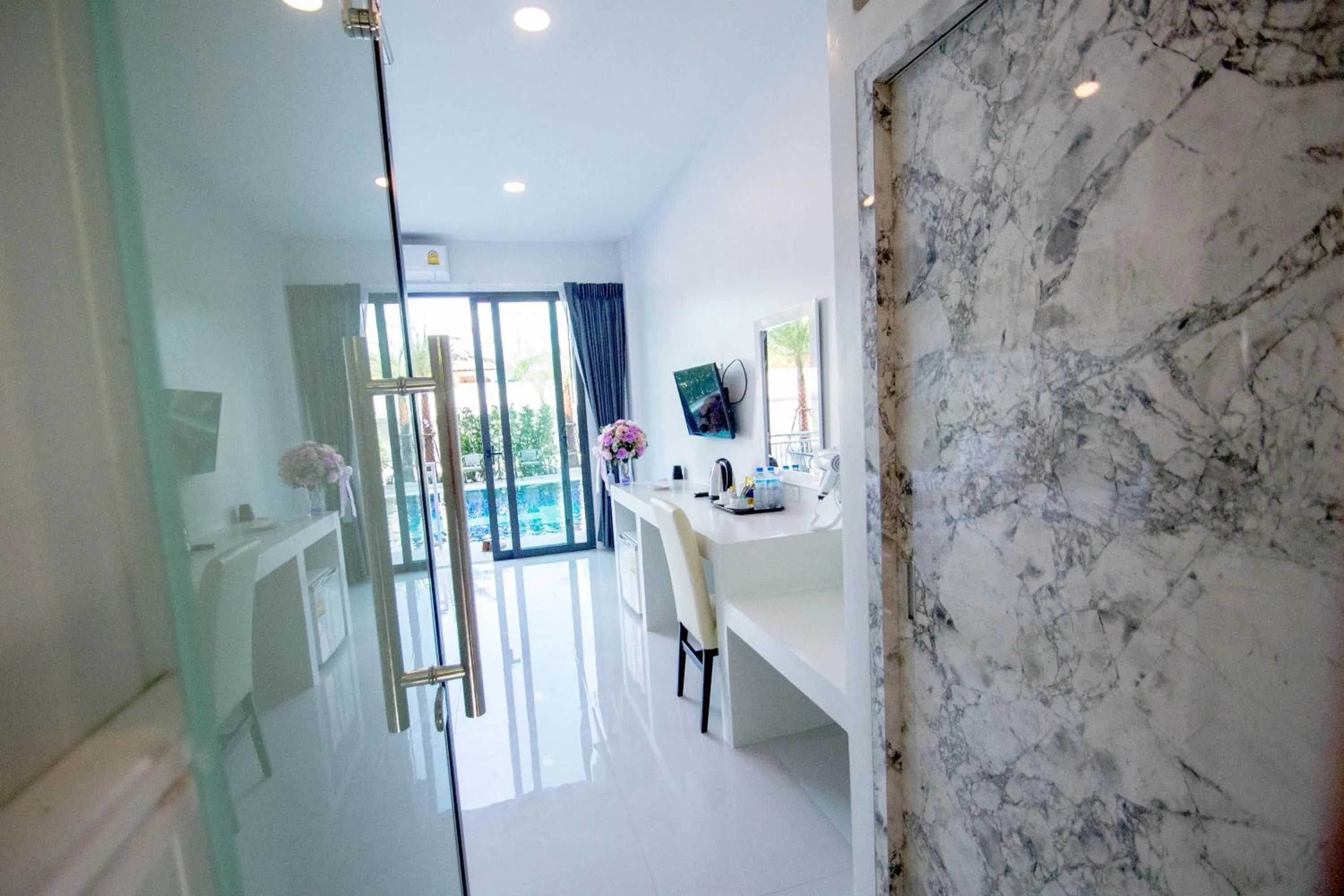 Photo of the whole room in Baan Yamoo Ranong