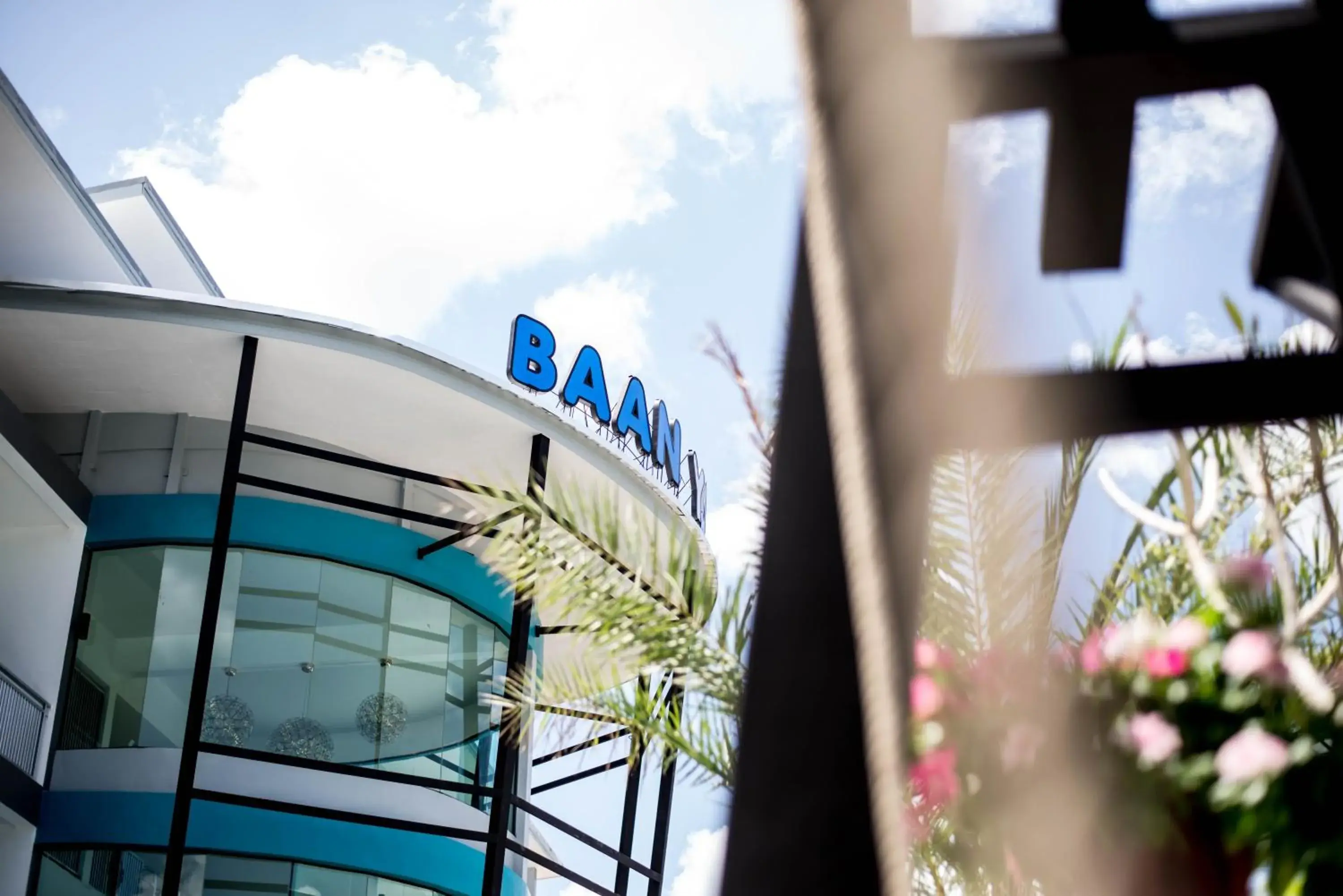 Facade/entrance in Baan Yamoo Ranong Facade/entrance in Baan Yamoo Ranong