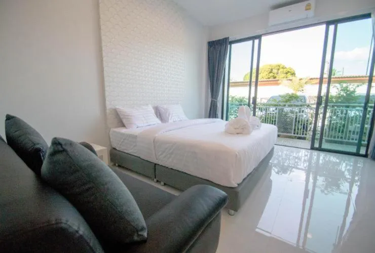 Photo of the whole room, Bed in Baan Yamoo Ranong