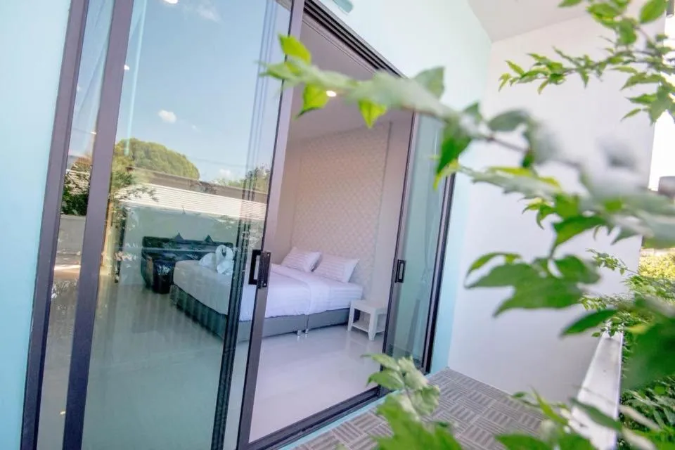 Photo of the whole room in Baan Yamoo Ranong