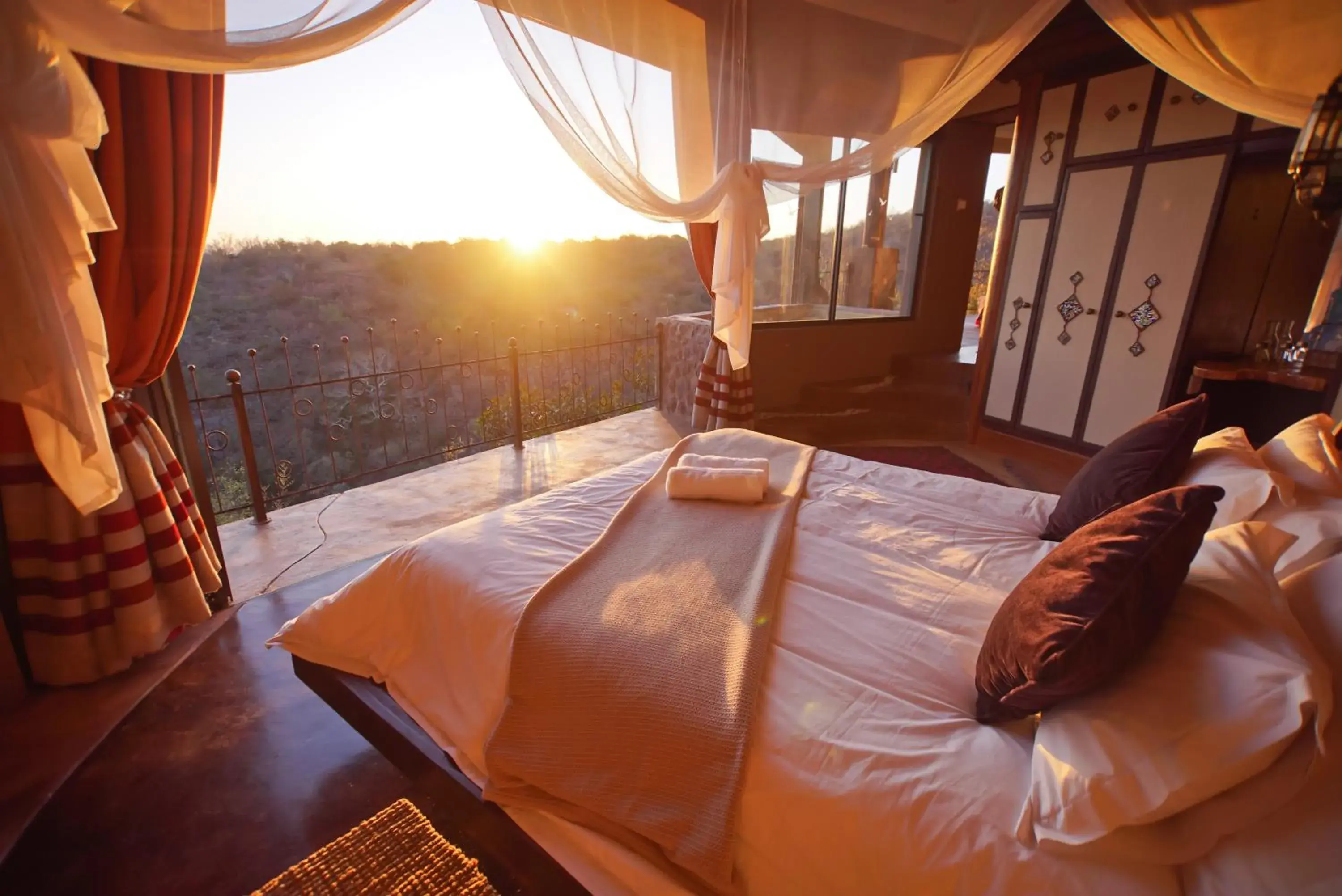 Leopards Rock Bush Boutique Leopards Rock Bush Boutique