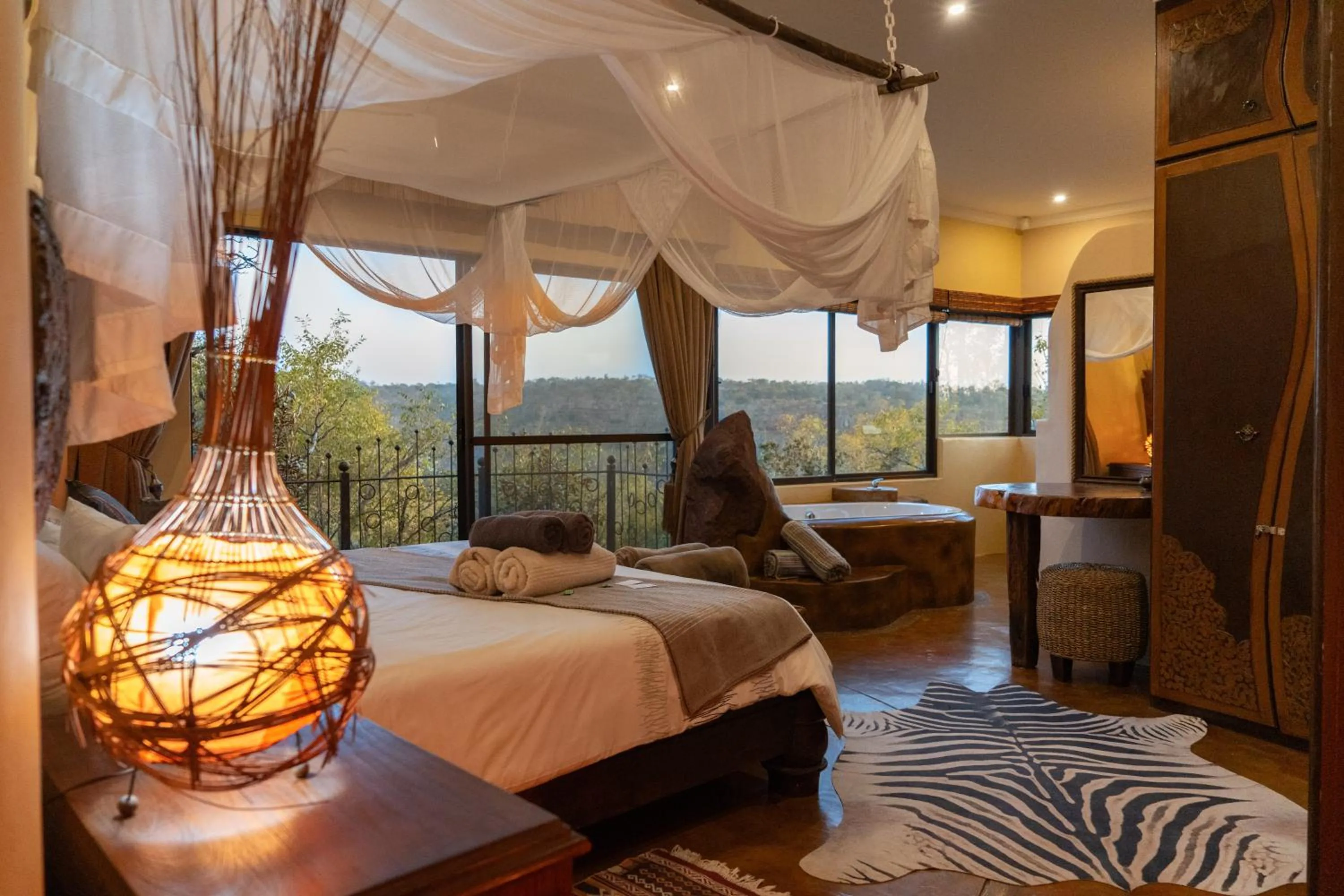 Shower, Bed in Leopards Rock Bush Boutique