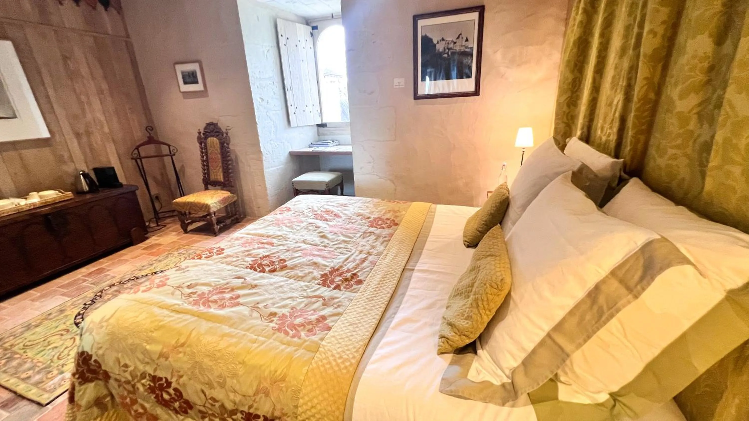 Bedroom, Bed in Hôtel du Château du Rivau