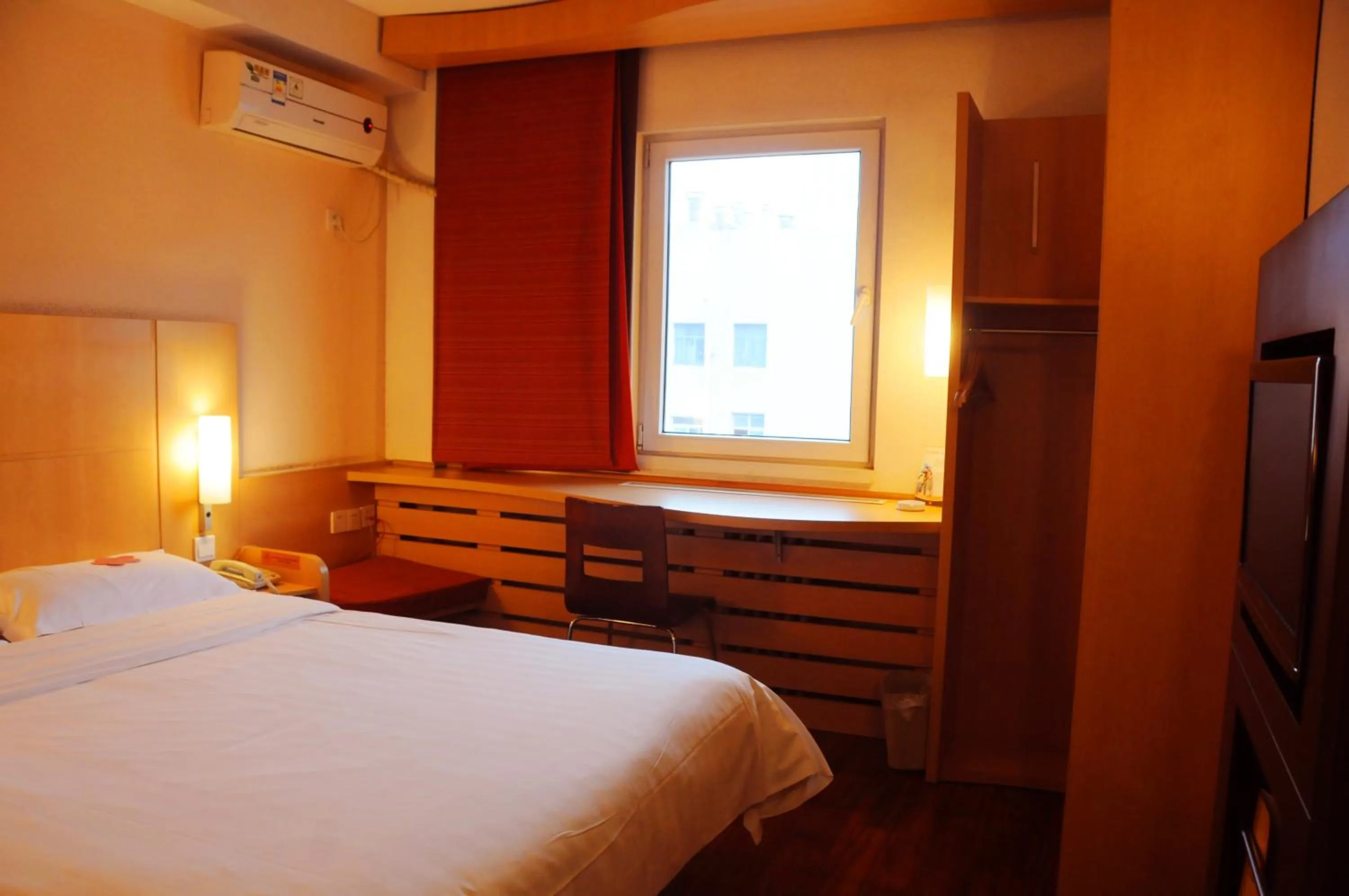 Bed in Ibis Beijing Dongdaqiao