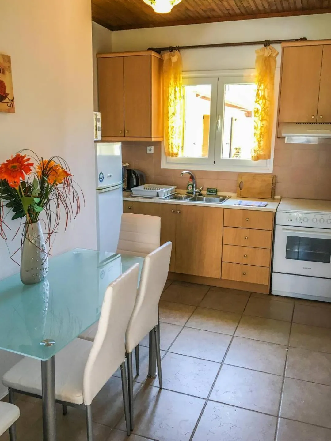 Kitchen or kitchenette in Villa Panorea