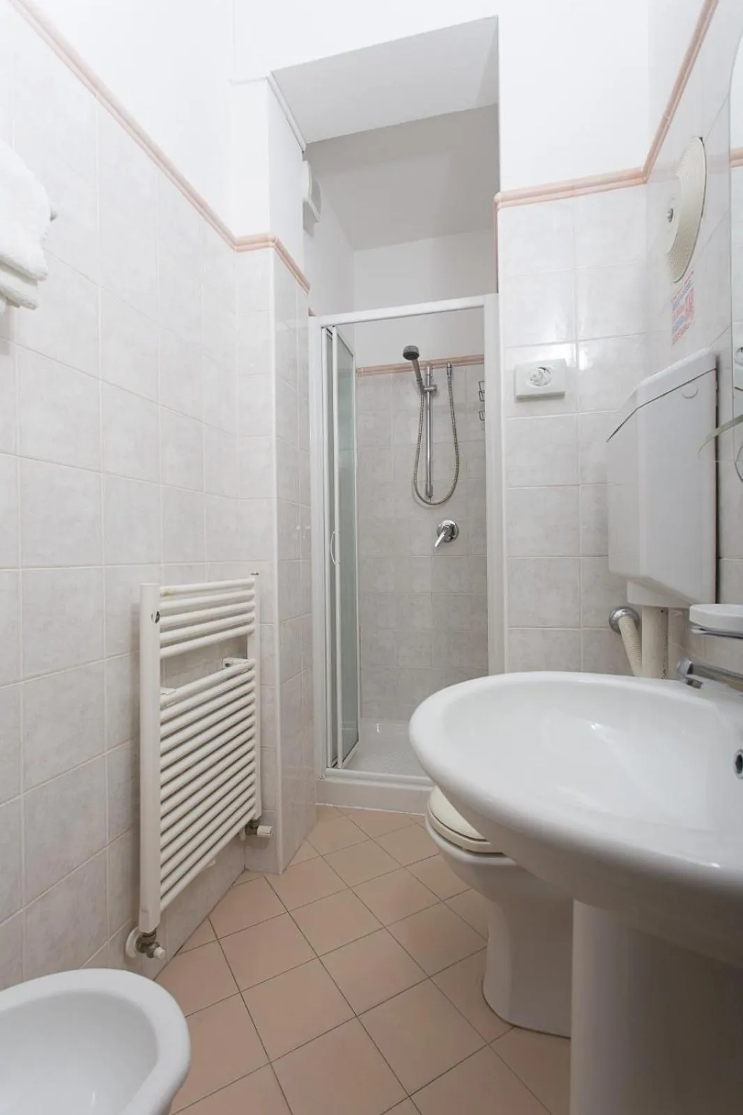 Bathroom in Hotel Flora