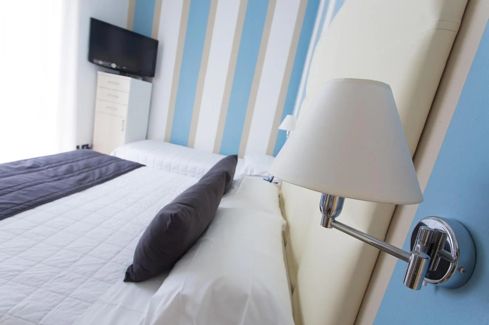 TV and multimedia, Bed in Hotel Flora