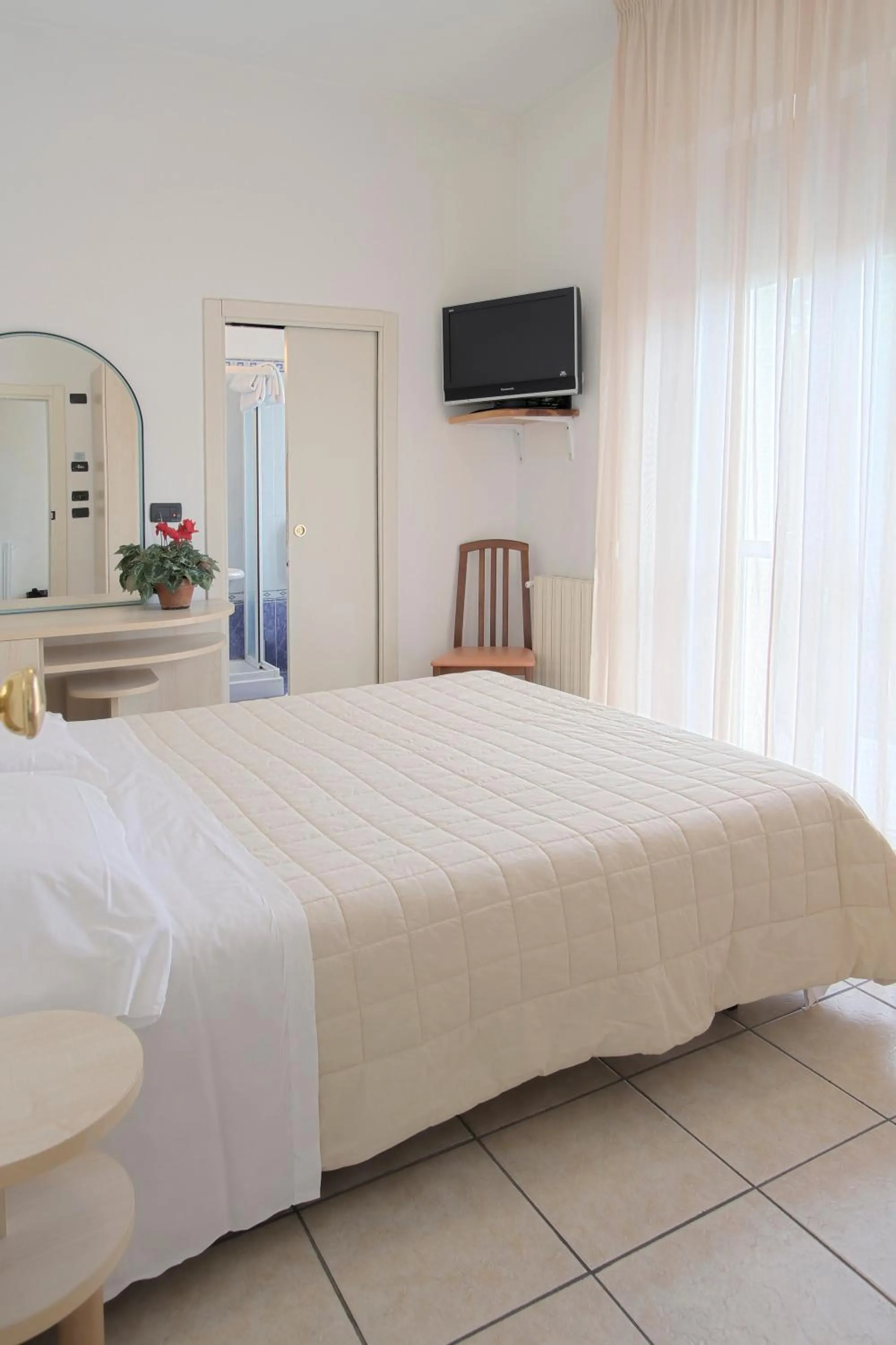 Bedroom, Bed in Hotel Flora