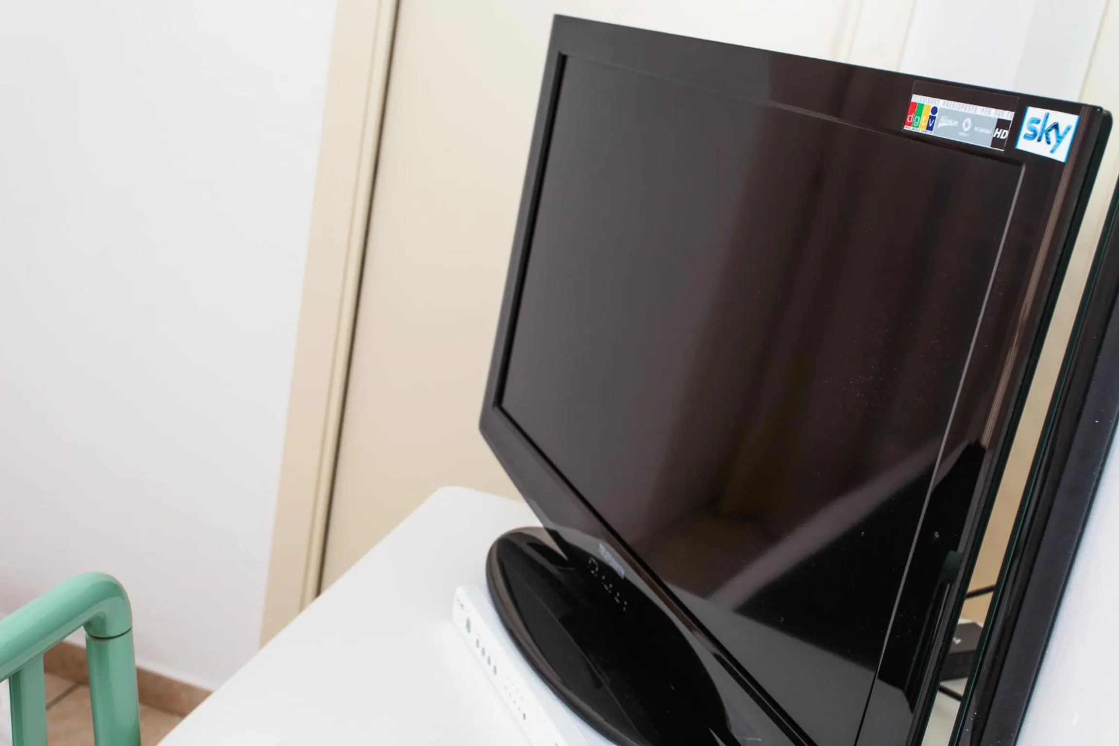 TV and multimedia in Hotel Flora