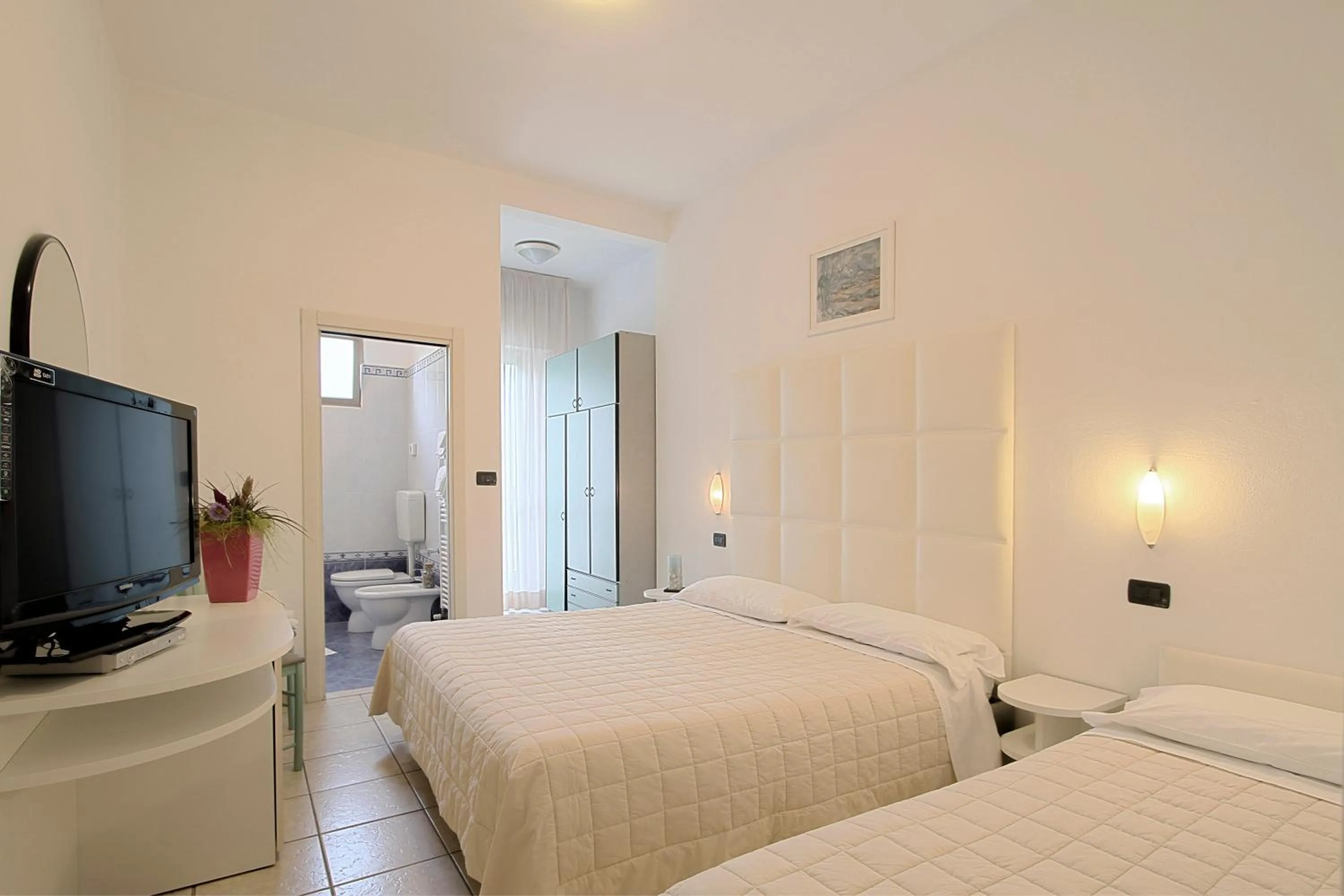 Photo of the whole room, Bed in Hotel Flora