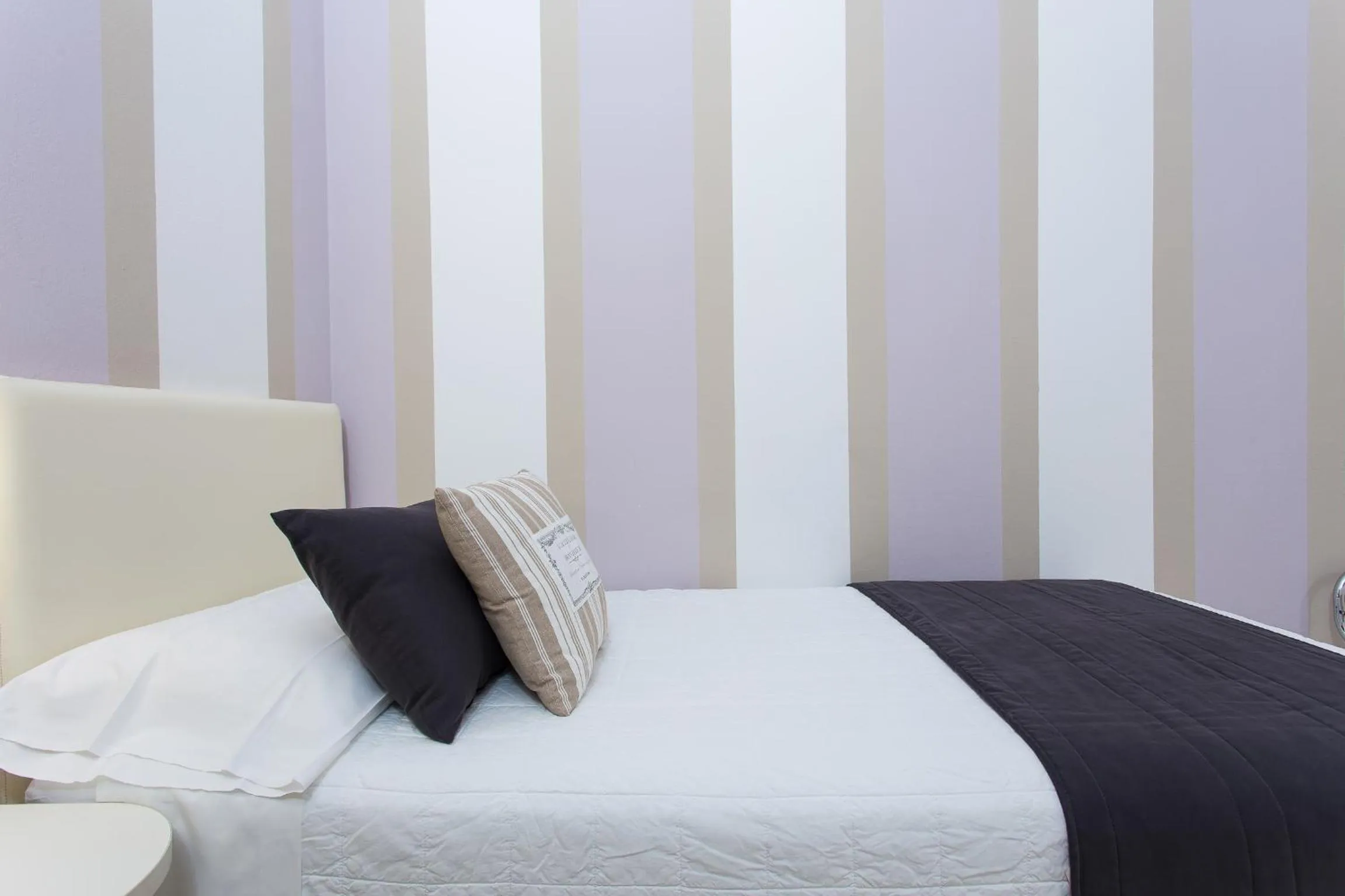 Decorative detail, Bed in Hotel Flora