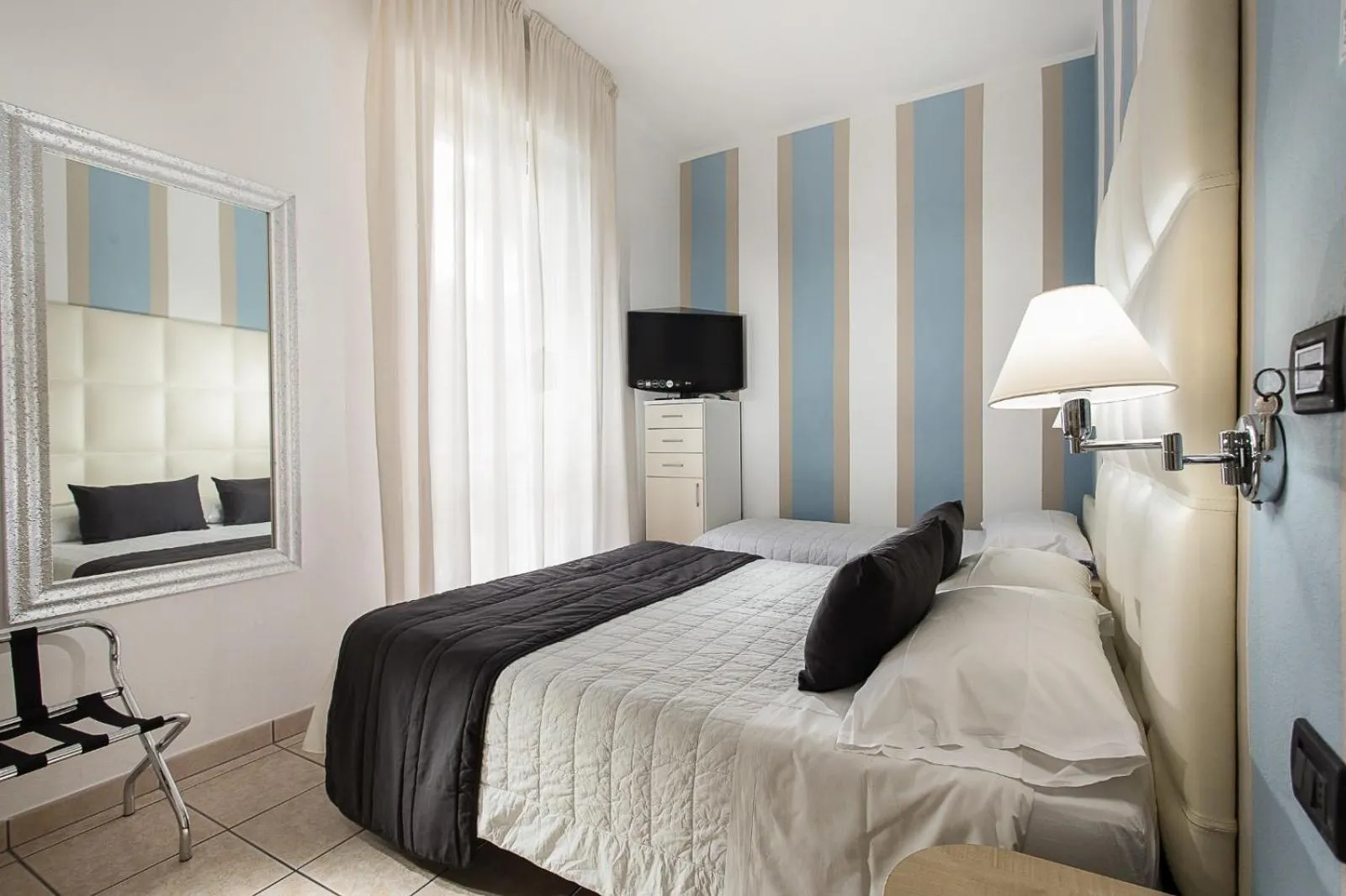 Photo of the whole room, Bed in Hotel Flora