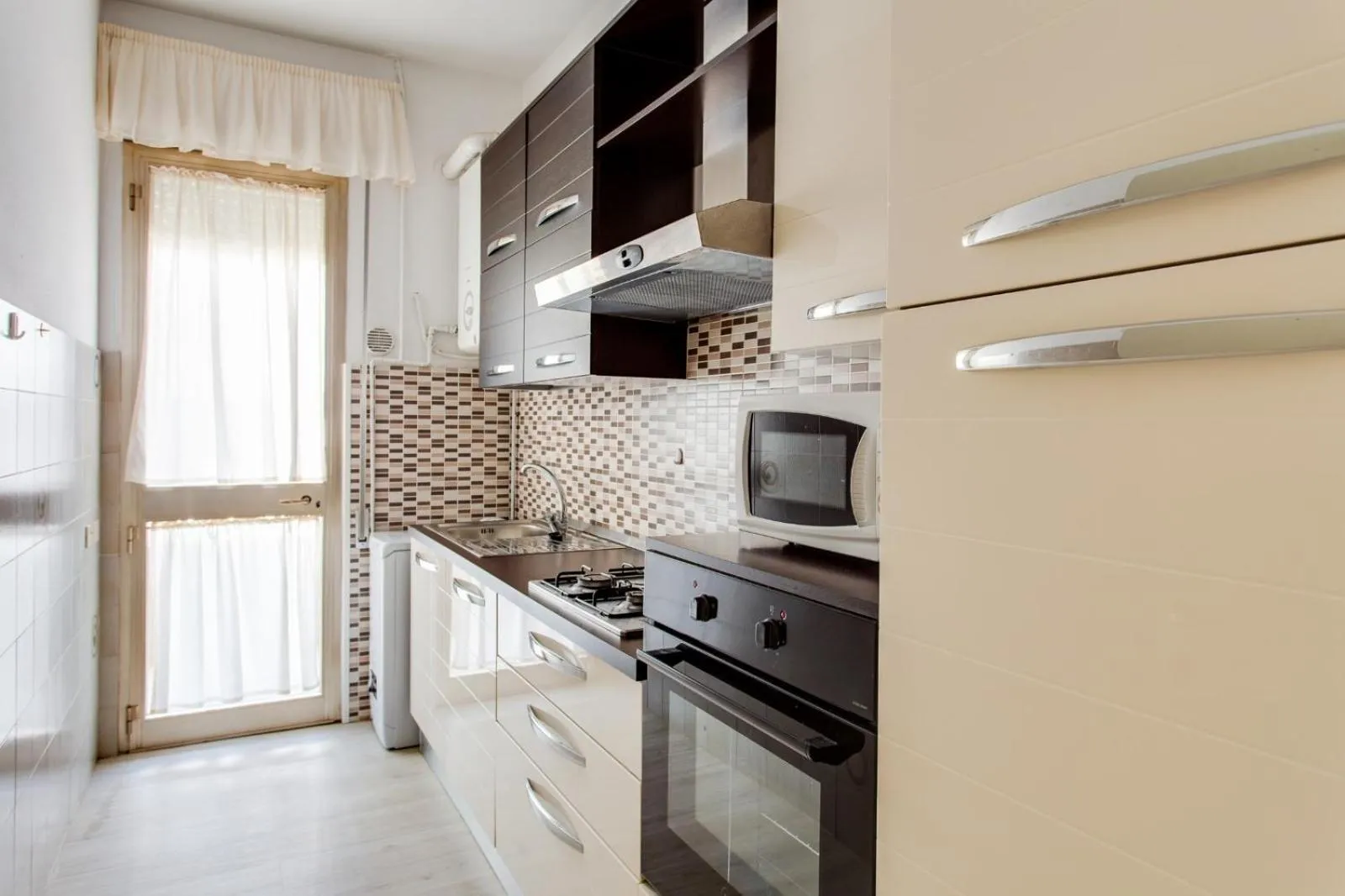 Kitchen or kitchenette in Hotel Flora