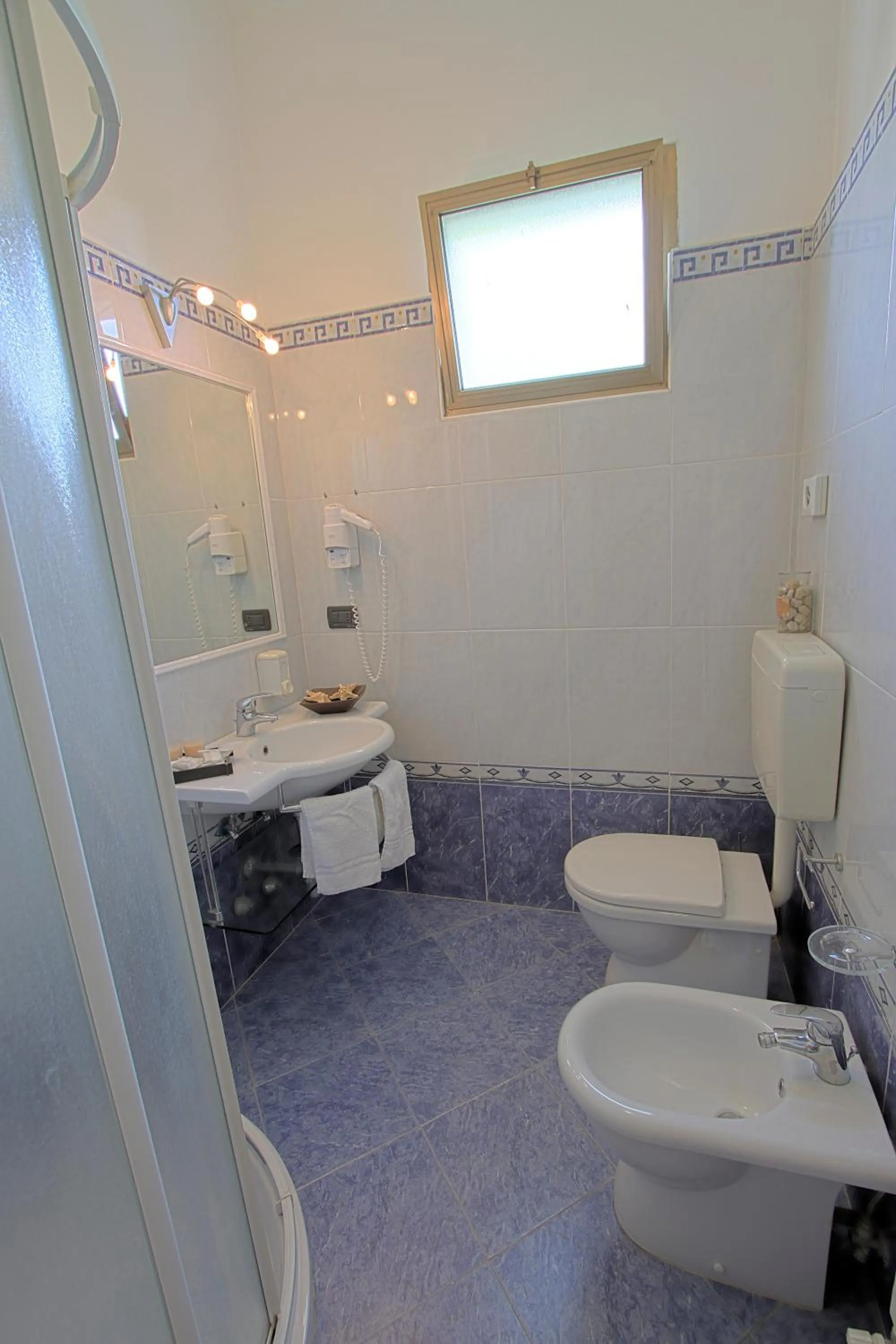 Bathroom in Hotel Flora