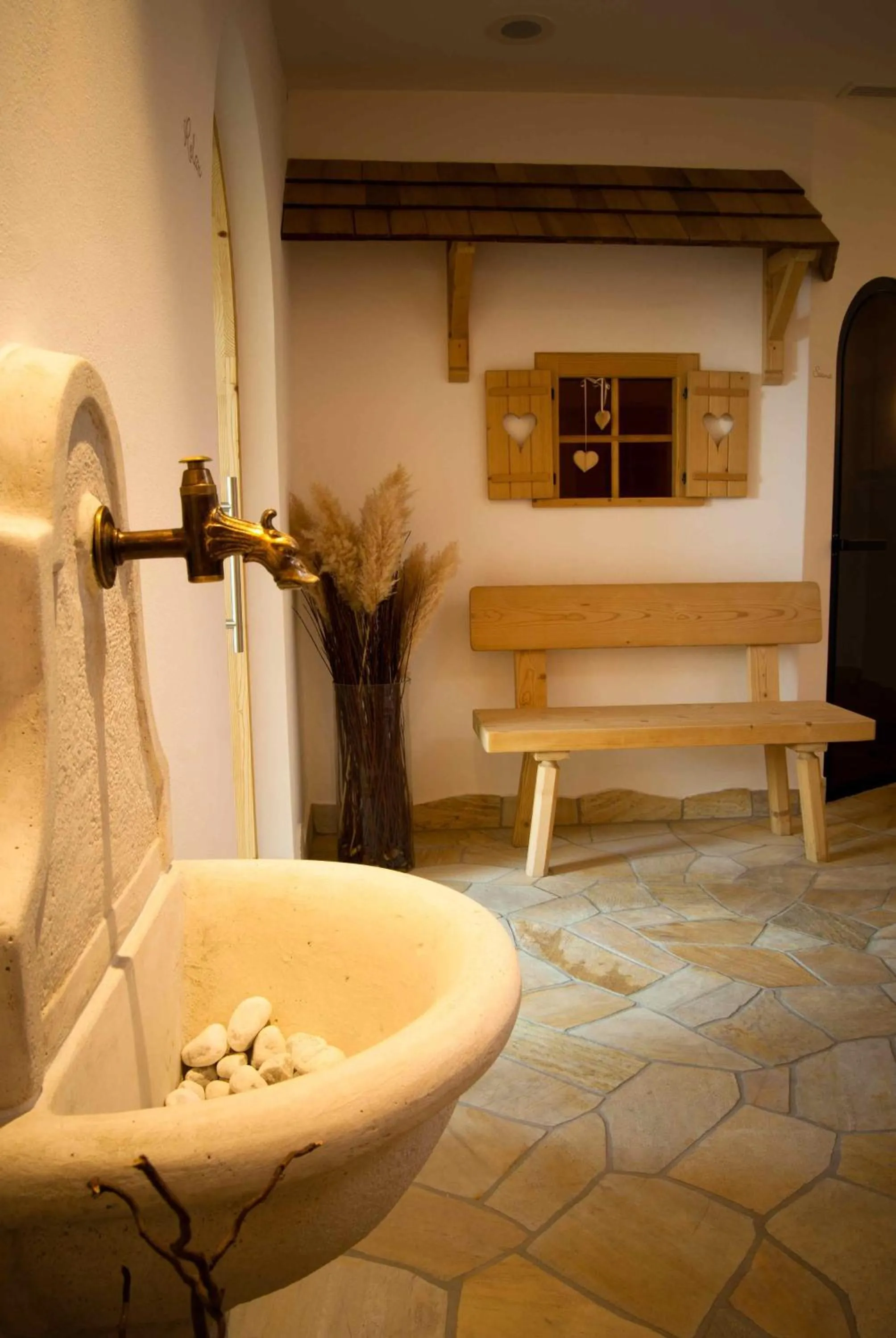 Decorative detail in Garni Sunela B&B