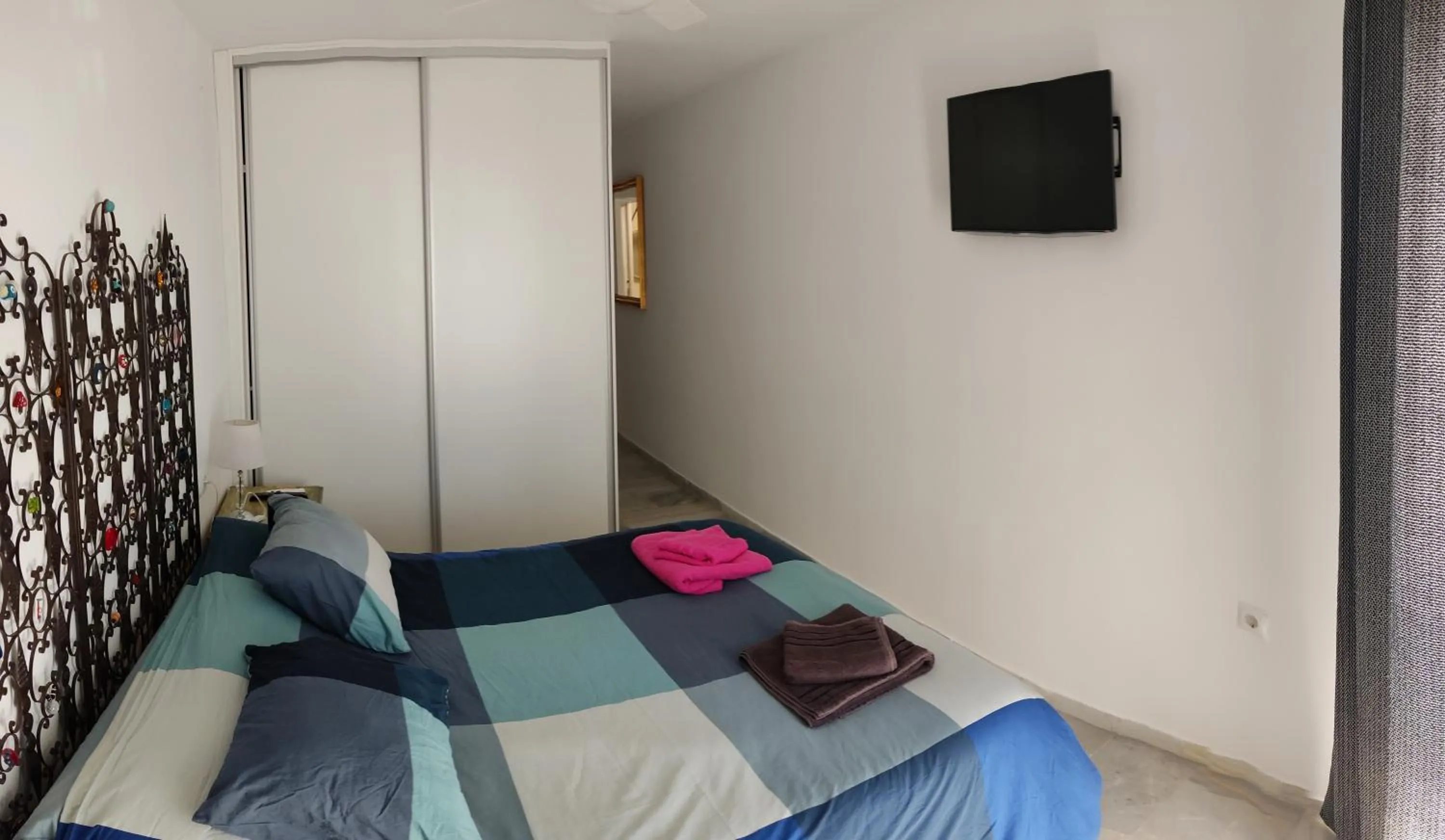 Photo of the whole room, Bed in Txistu HOME, Almuñécar Beach