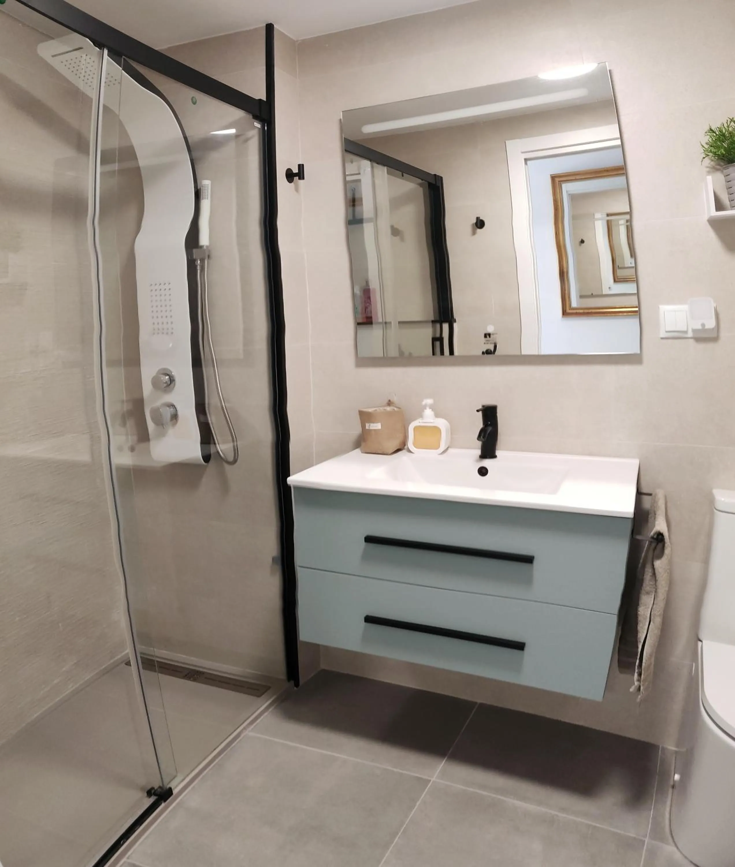 Shower in Txistu HOME, Almuñécar Beach