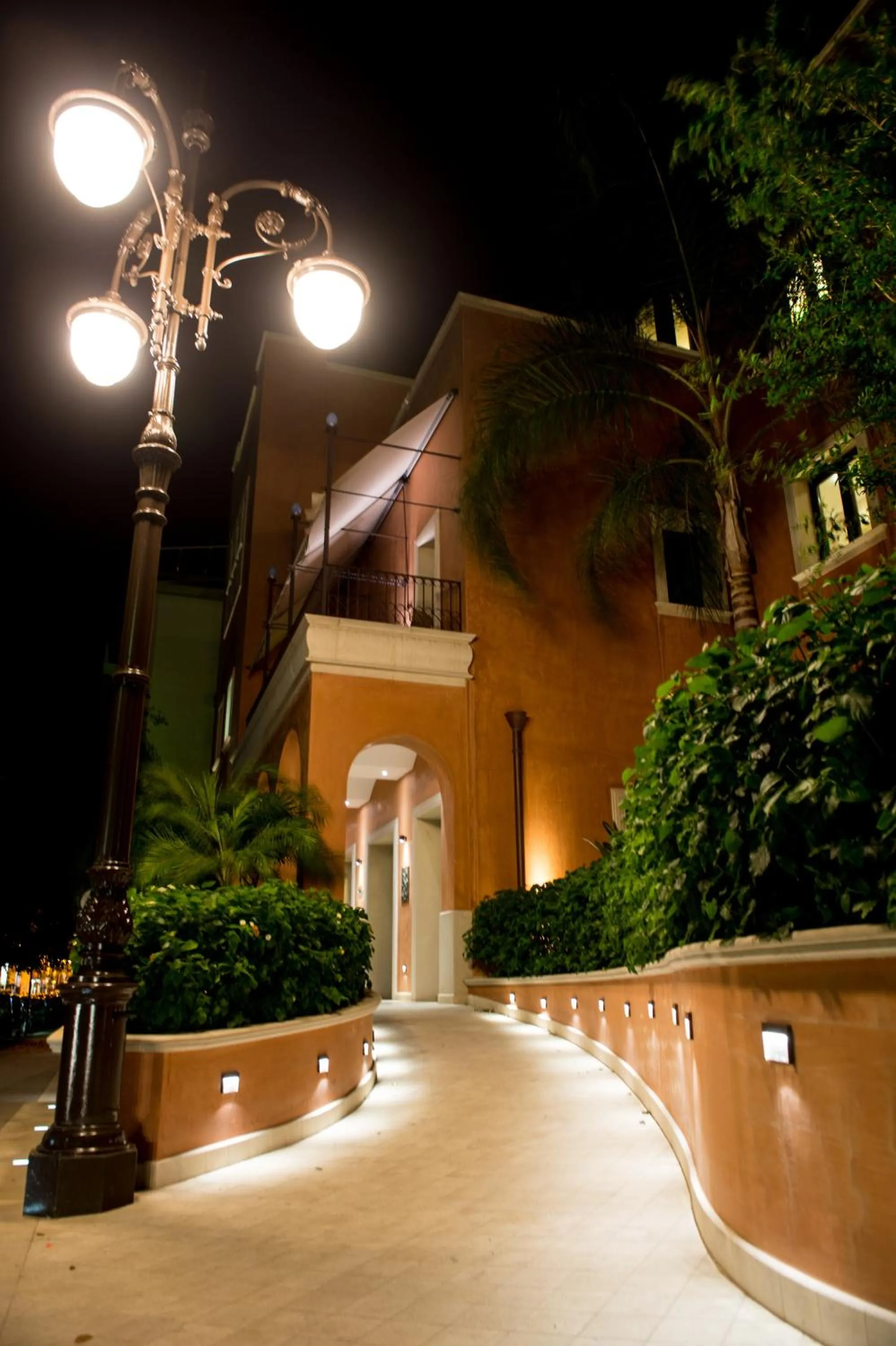 Facade/entrance in Artemis Hotel