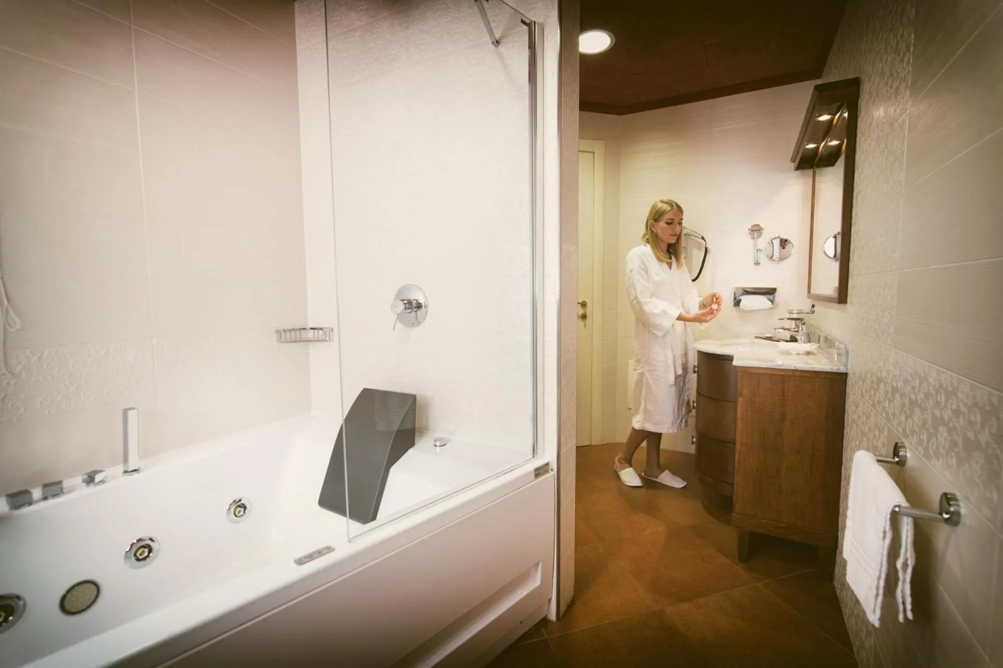 Hot Tub in Artemis Hotel