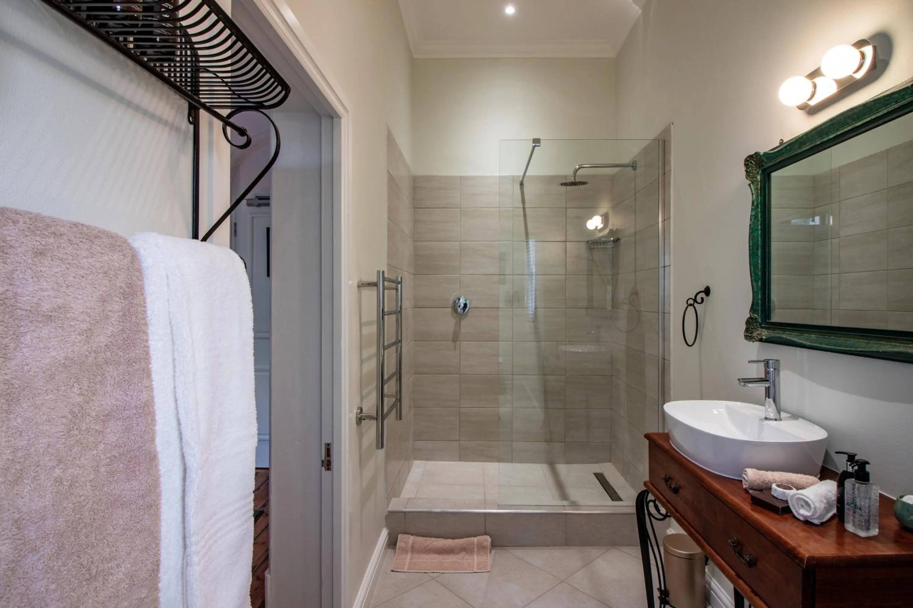Shower in Carmichael House Boutique Hotel