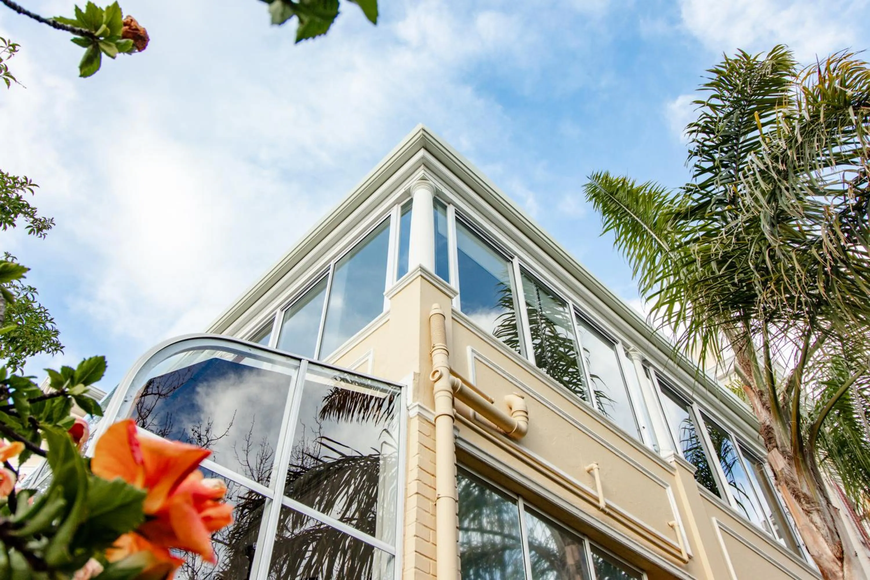 Facade/entrance in Carmichael House Boutique Hotel