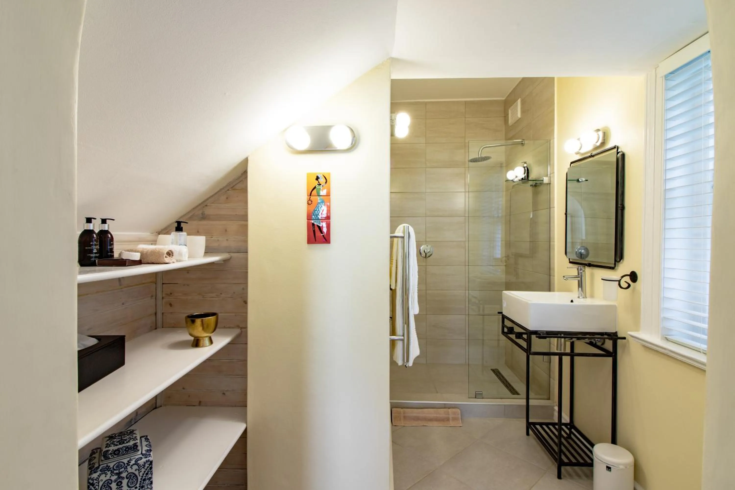 Toilet in Carmichael House Boutique Hotel