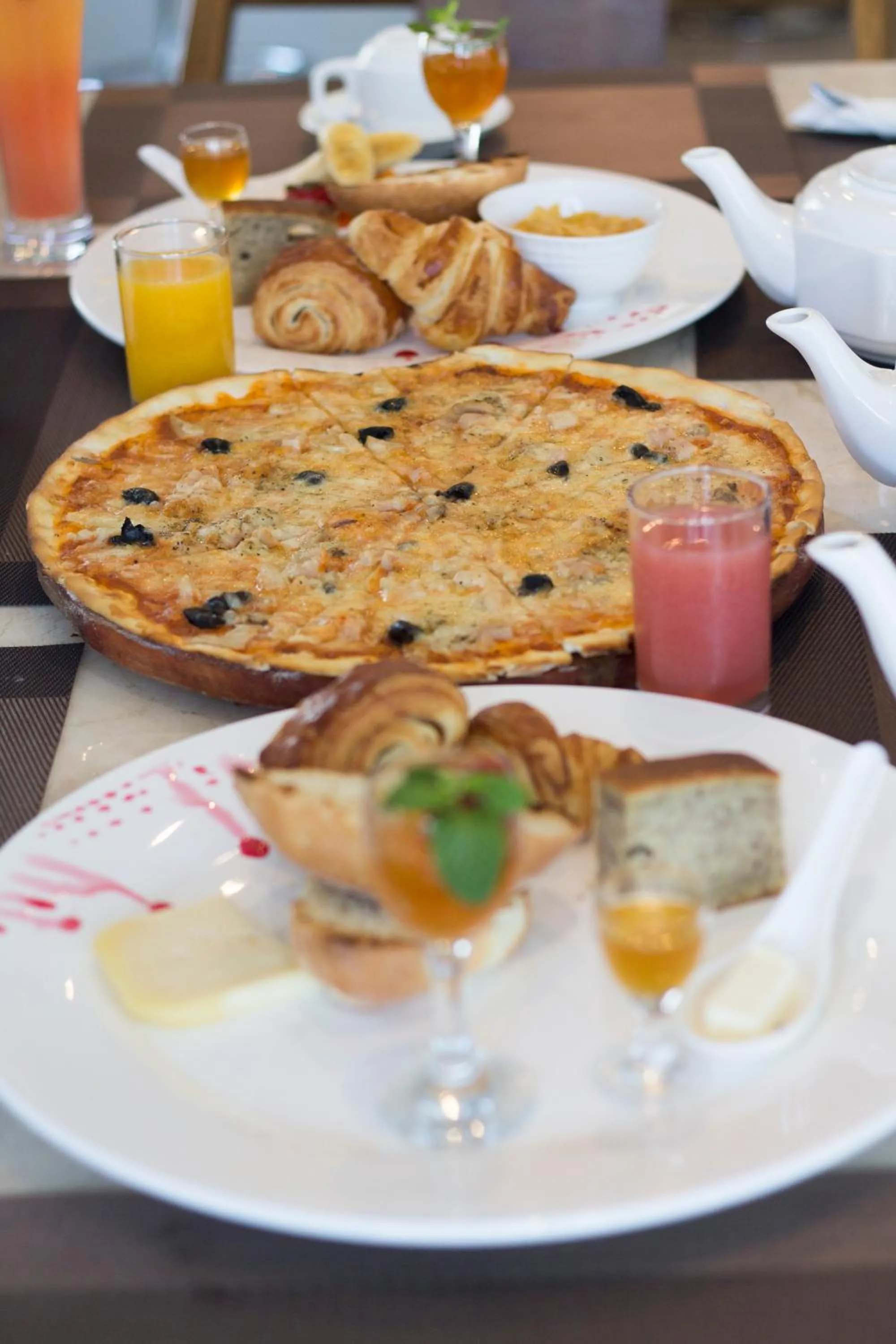 Food and drinks in The Streamliner Hotel Apartment