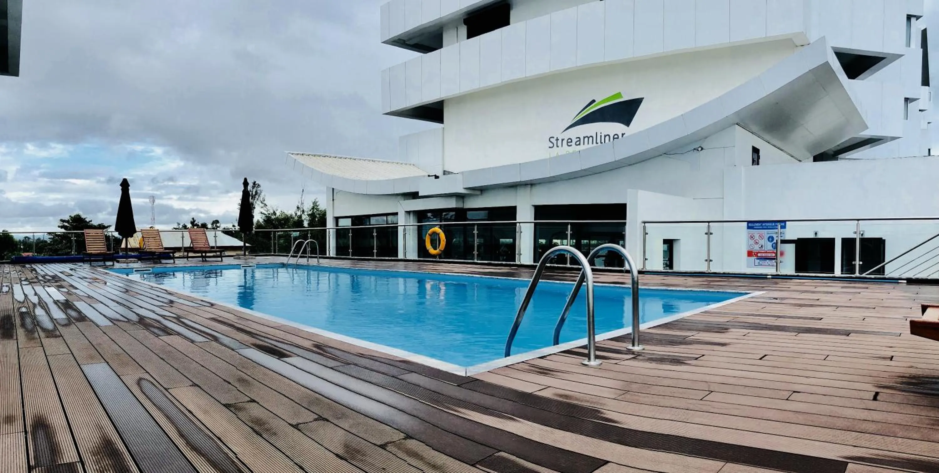 Swimming pool in The Streamliner Hotel Apartment