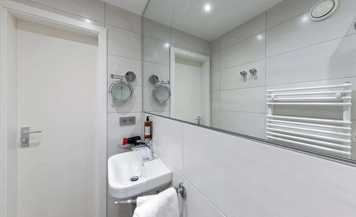 Bathroom in centerroom München City