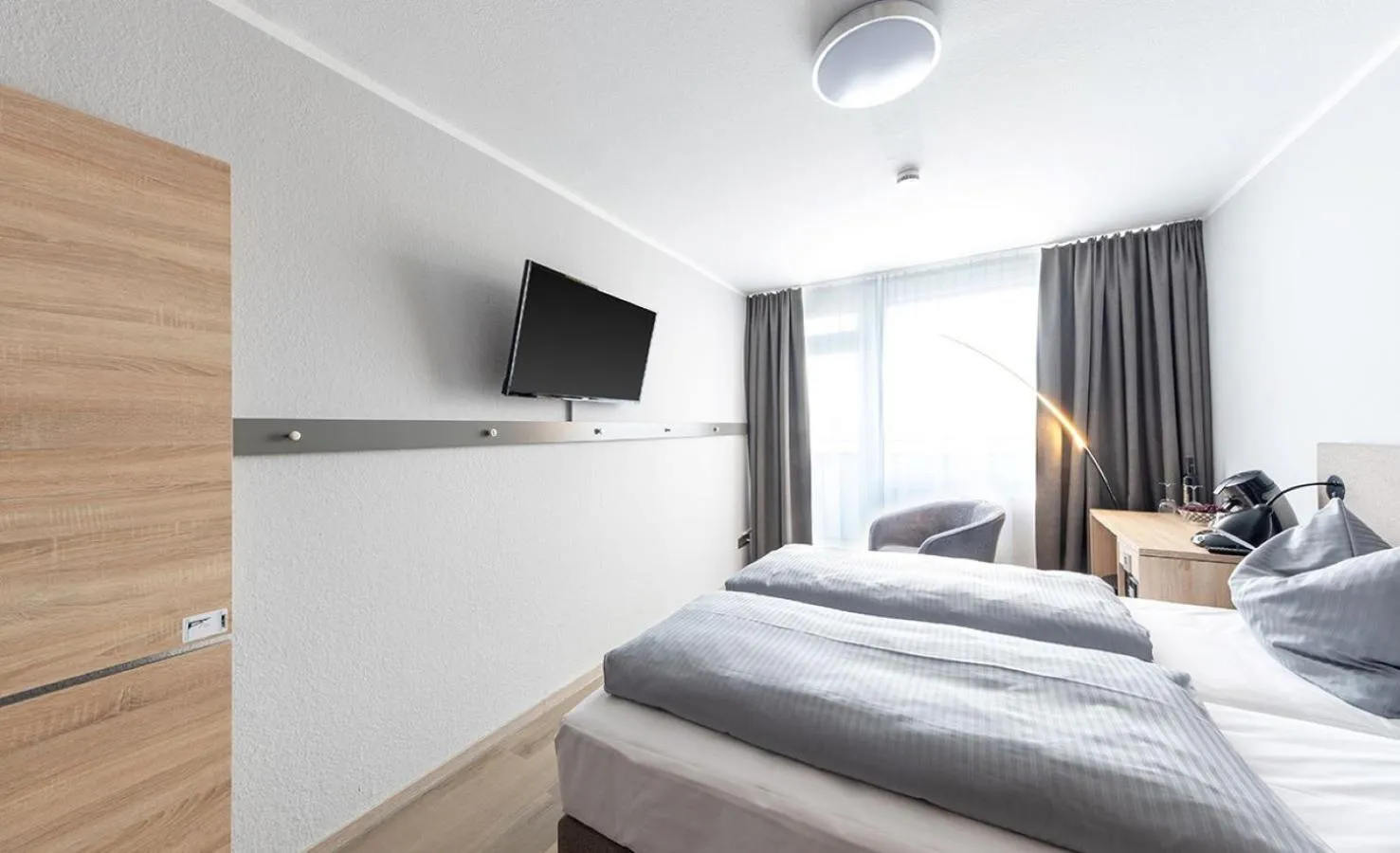 Communal lounge/ TV room, Bed in centerroom München City