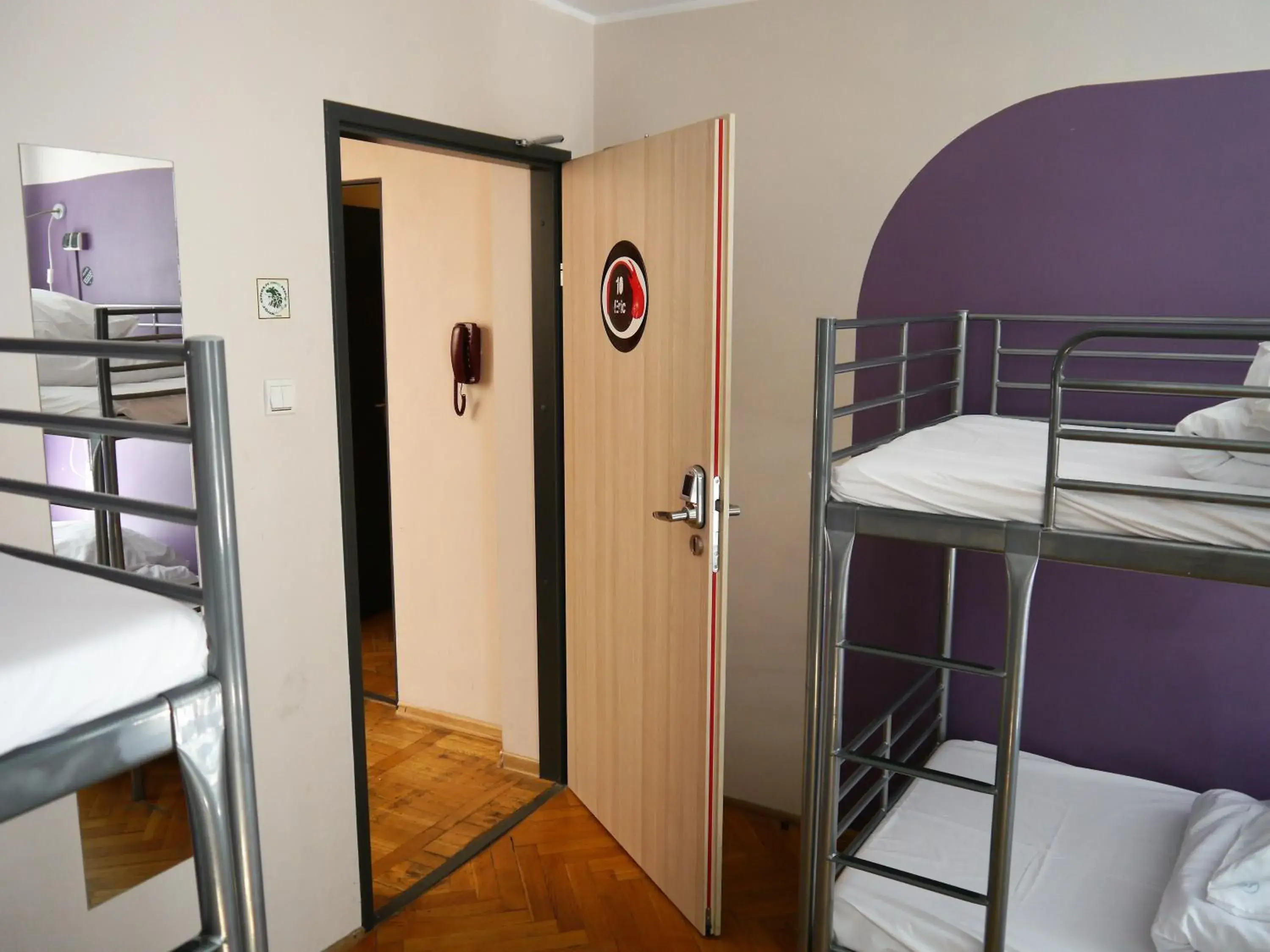 Quadruple Room with Shared Bathroom in La Guitarra Hostel Gdańsk Quadruple Room with Shared Bathroom in La Guitarra Hostel Gdańsk