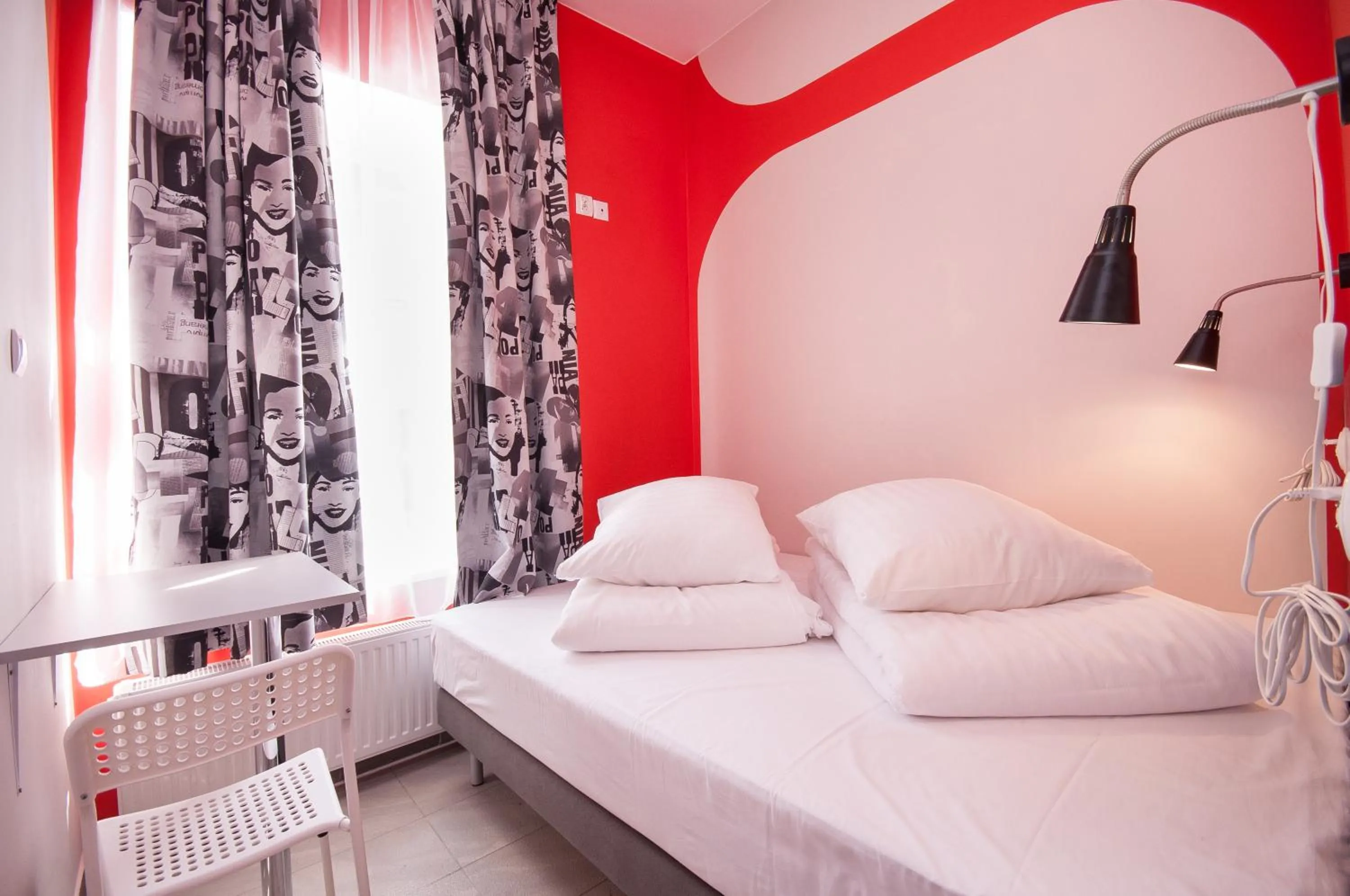 Double or Twin Room with Bathroom in La Guitarra Hostel Gdańsk