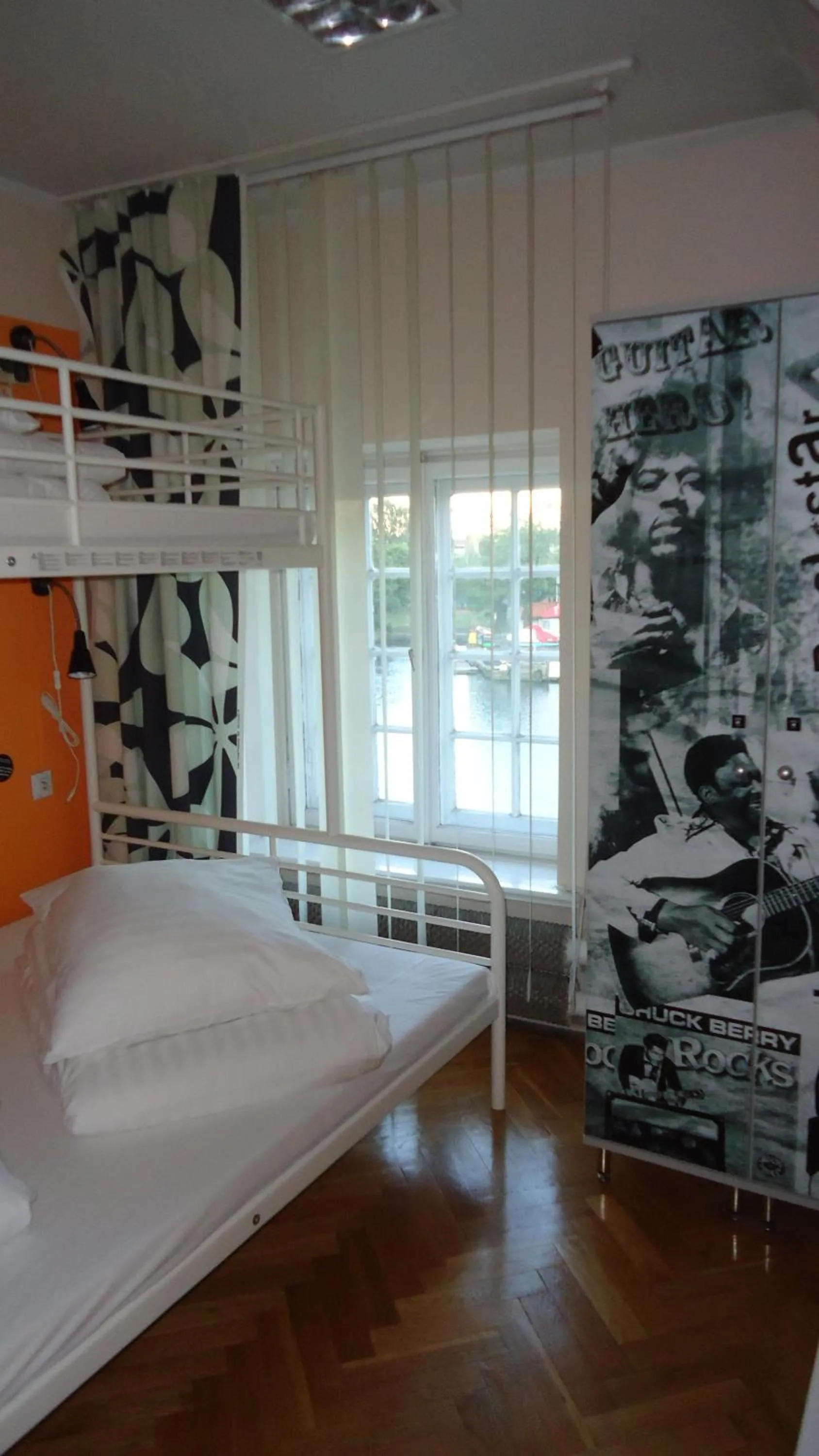 Double or Twin Room with Shared Bathroom in La Guitarra Hostel Gdańsk