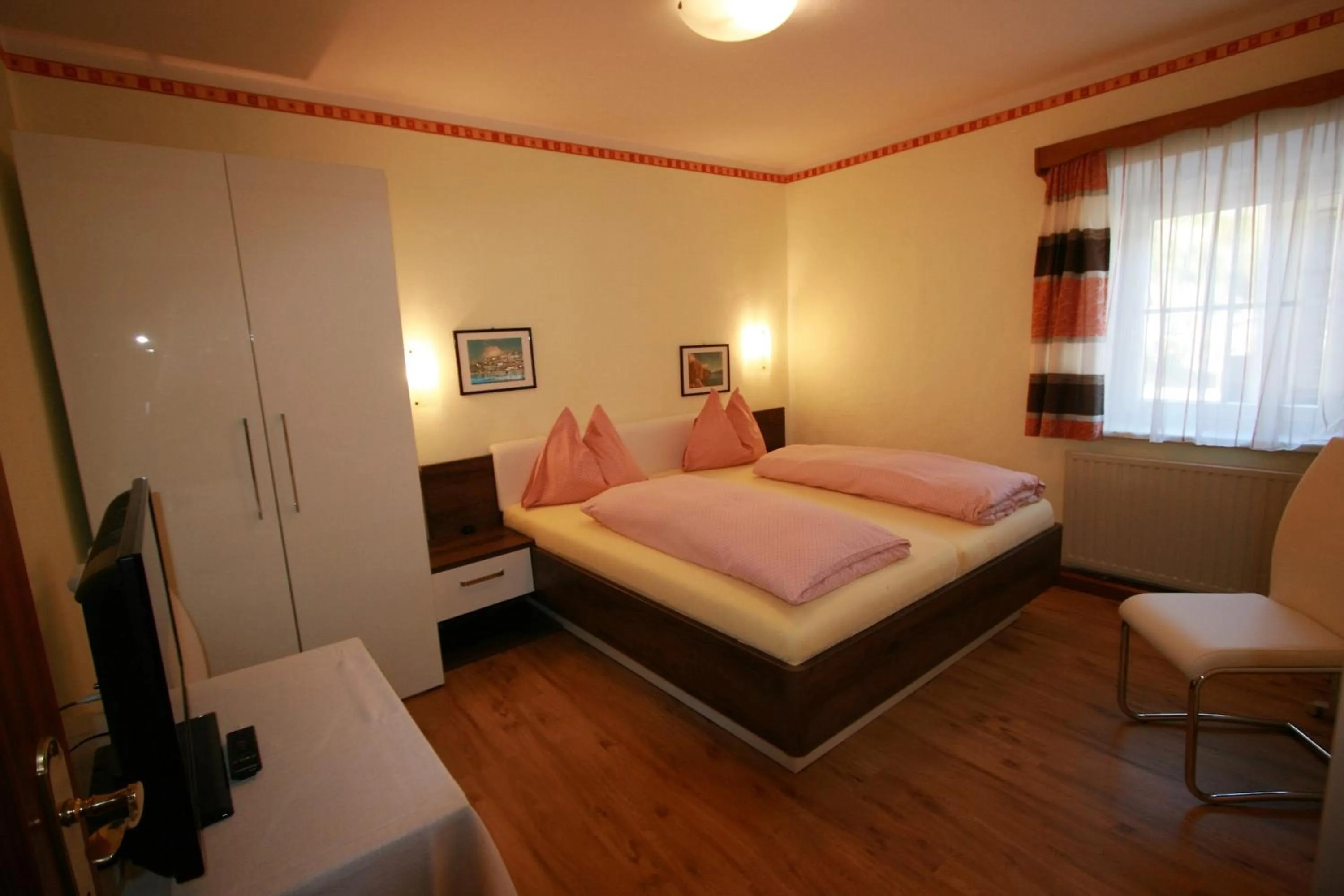 Bed in Hotel Stadlwirt