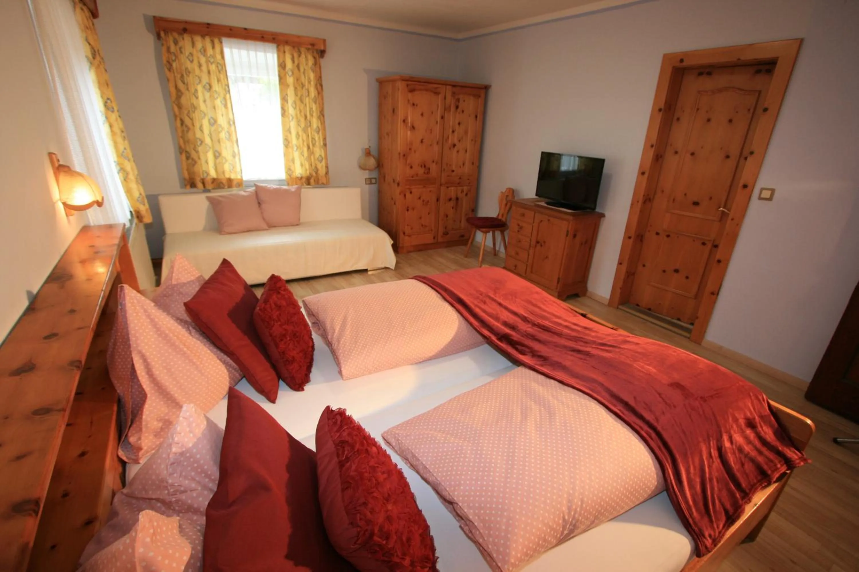 Bed in Hotel Stadlwirt